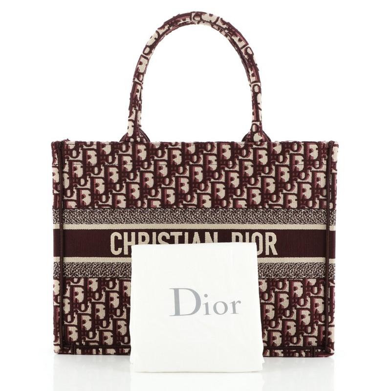 Condition: Excellent. Minimal wear on exterior and handles. 
Accessories: Dust Bag 
Measurements: Handle Drop 6