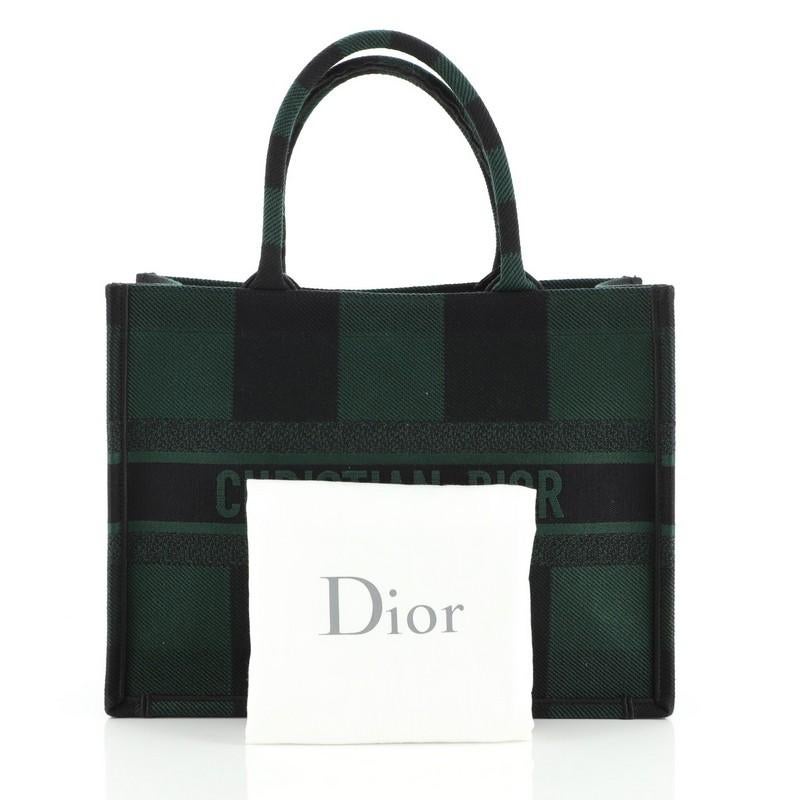 Condition: Excellent. Light wear on exterior and in interior. 
Accessories: Dust Bag 
Measurements: Handle Drop 7