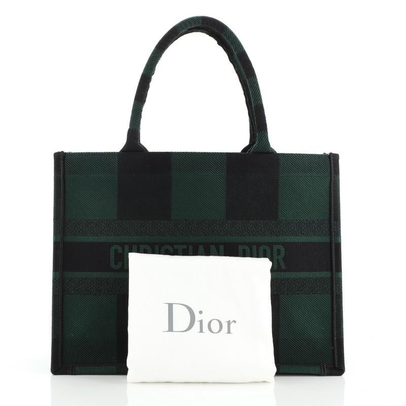 Condition: Excellent. Slight wear on base and opening corners, pilling and wear on handles. 
Accessories: Dust Bag 
Measurements: Handle Drop 6