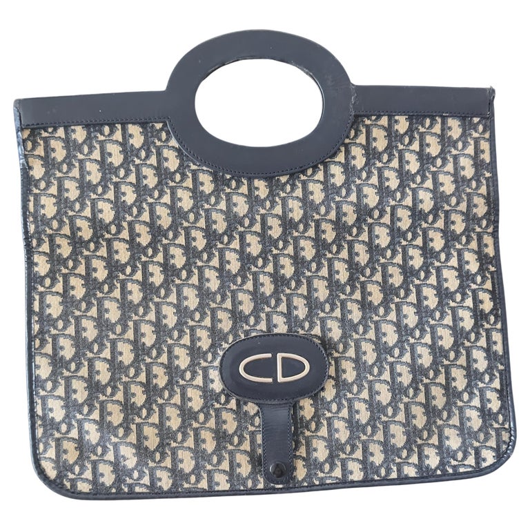 Couture, moda vintage e articoli firmati in vendita su