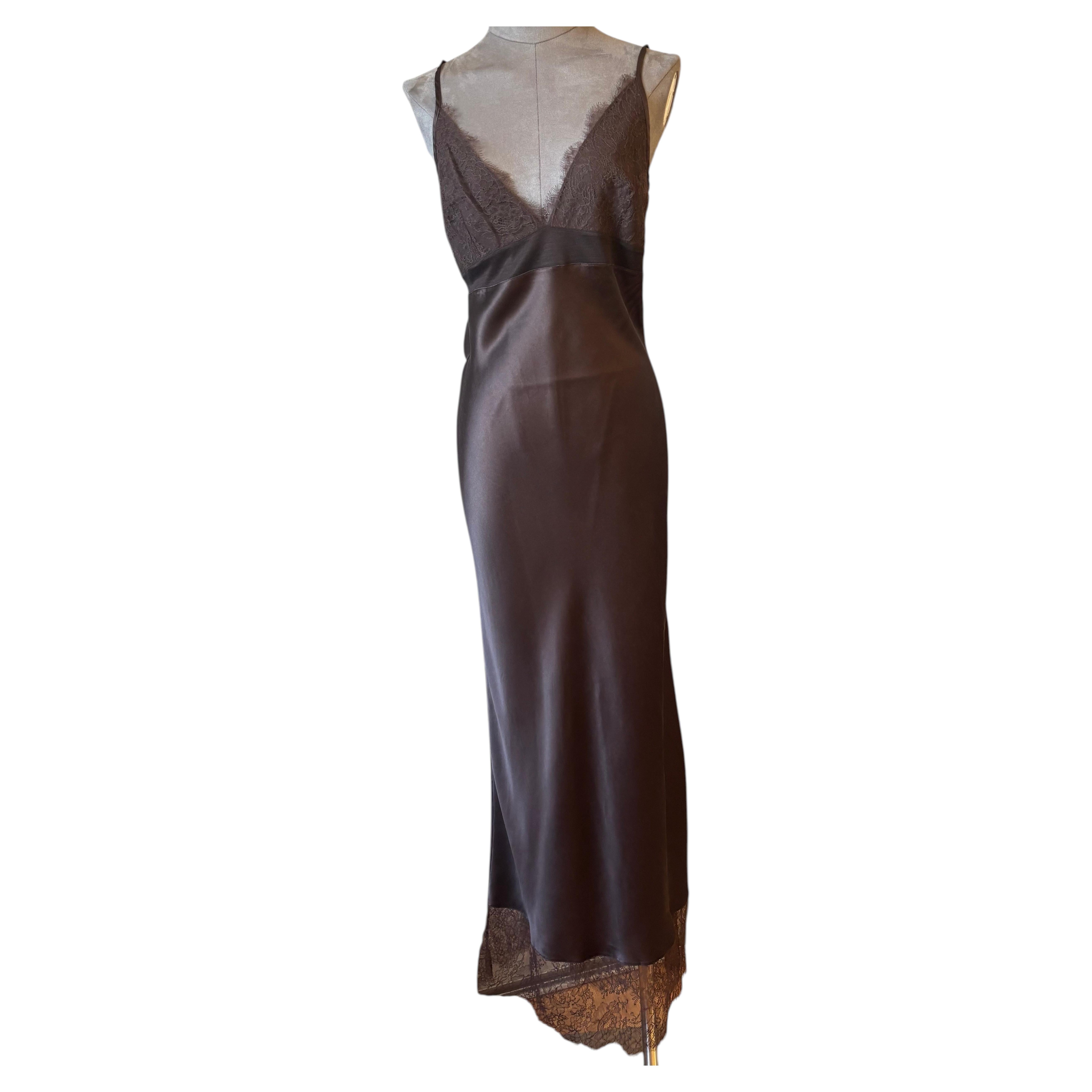 Robe en soie et dentelle de la boutique Christian Dior à Paris — Époque John Galliano