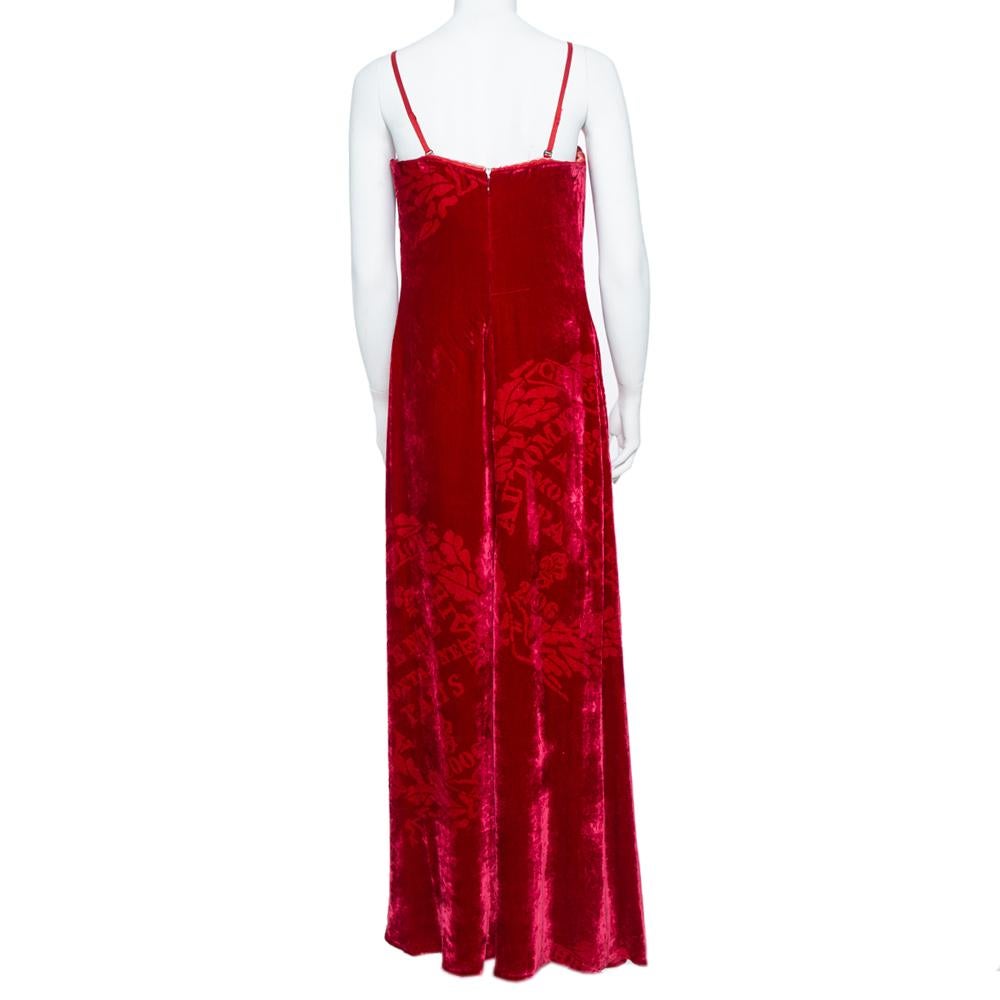 This beautifully draped gown by Christian Dior Boutique is sure to set you apart and grab all the compliments! The ravishing red creation has been made in velvet and chiffon and styled with thin shoulder straps. It comes equipped with a concealed