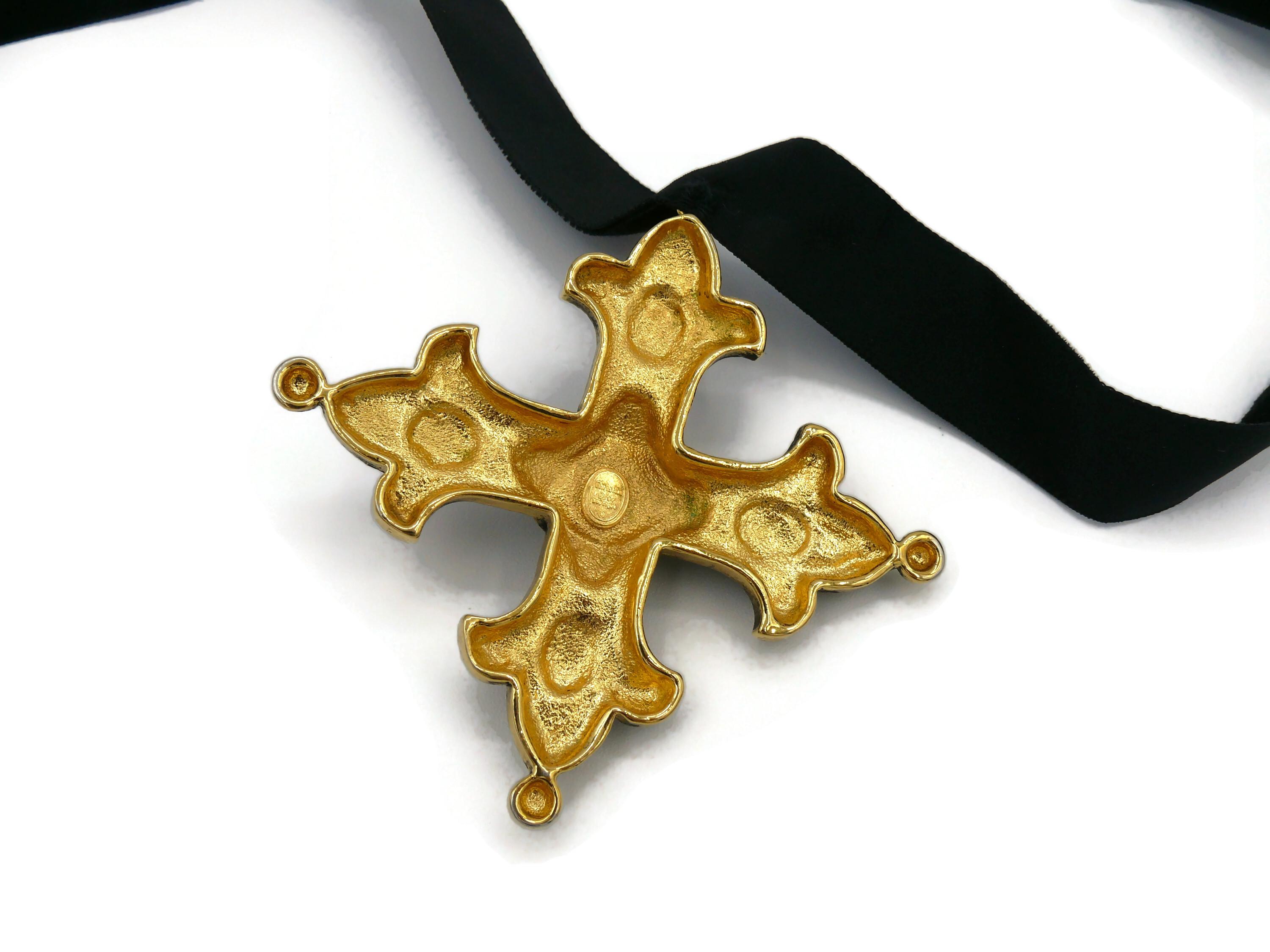 Christian Dior Boutique Vintage Embellished Cross Pendant  For Sale 7