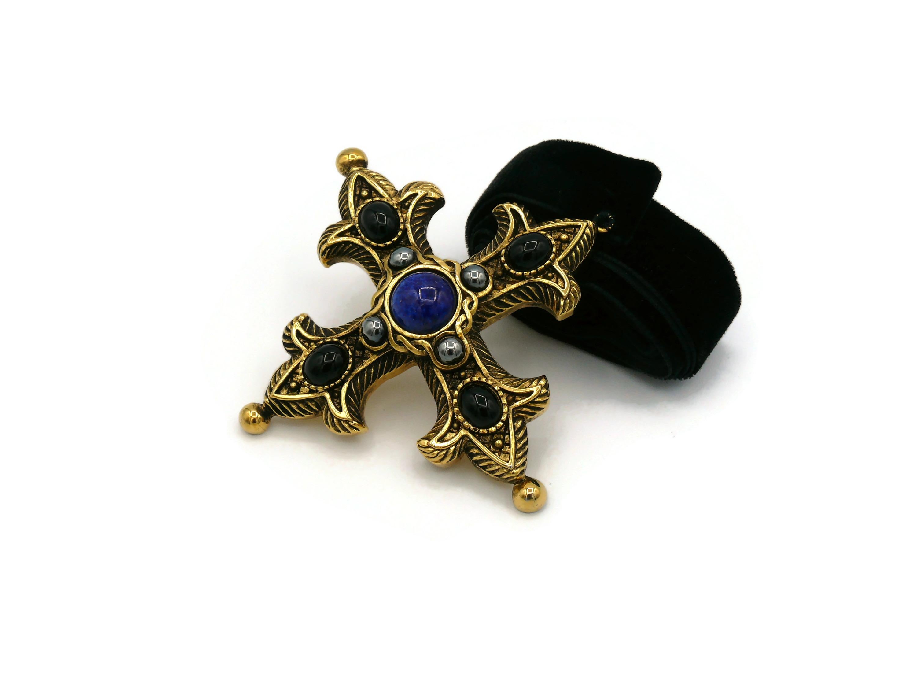 Christian Dior Boutique Vintage Embellished Cross Pendant  In Excellent Condition For Sale In Nice, FR