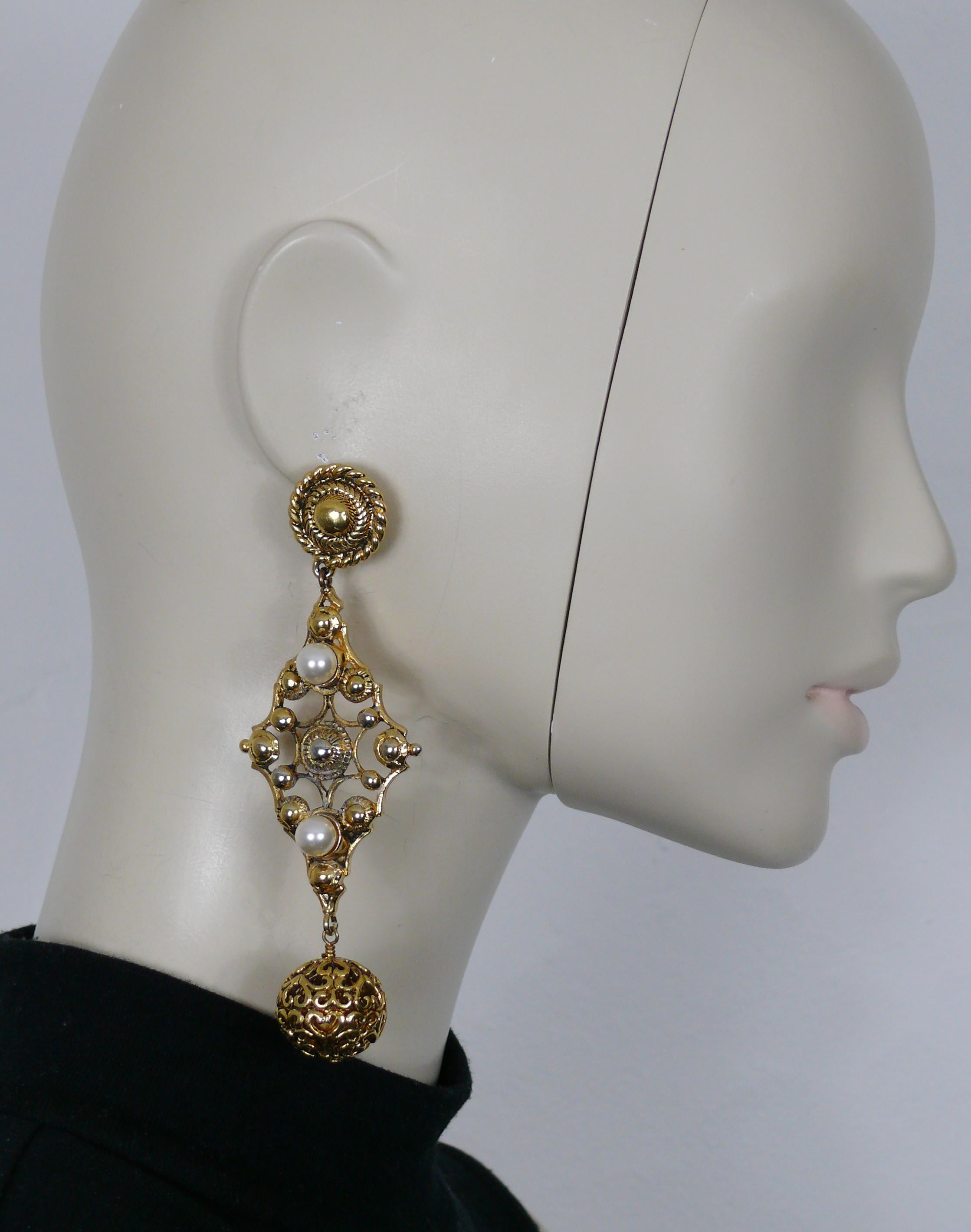 CHRISTIAN DIOR Boutique vintage gold tone Etruscan inspired dangling earrings (clip-on) embellished with faux pearls.

Embossed CHRISTIAN DIOR Boutique.

Indicative measurements : height approx. 11.5 cm (4.53 inches) / max width approx. 3.9 cm (1.54