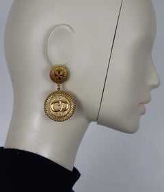CHRISTIAN DIOR Boutique Vintage Gold Tone Logo CD Dangling Earrings