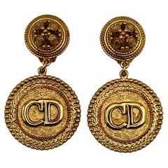 CHRISTIAN DIOR Boutique Vintage Orecchini pendenti con logo CD in tonalità oro