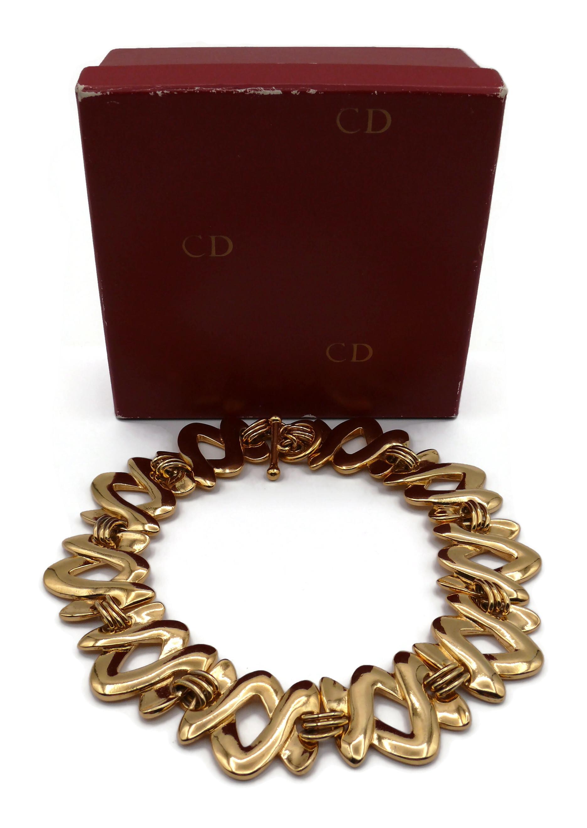 CHRISTIAN DIOR Boutique Vintage Gold Tone Wavy Link Necklace In Good Condition For Sale In Nice, FR