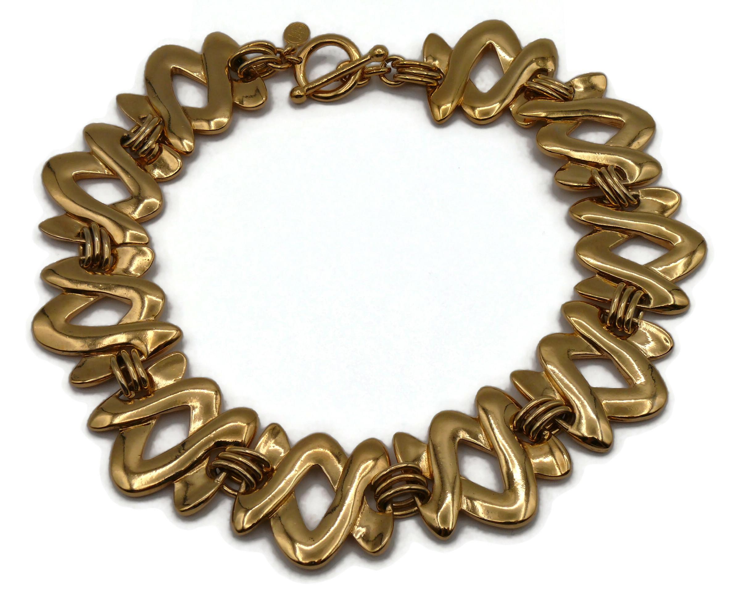 Women's CHRISTIAN DIOR Boutique Vintage Gold Tone Wavy Link Necklace For Sale
