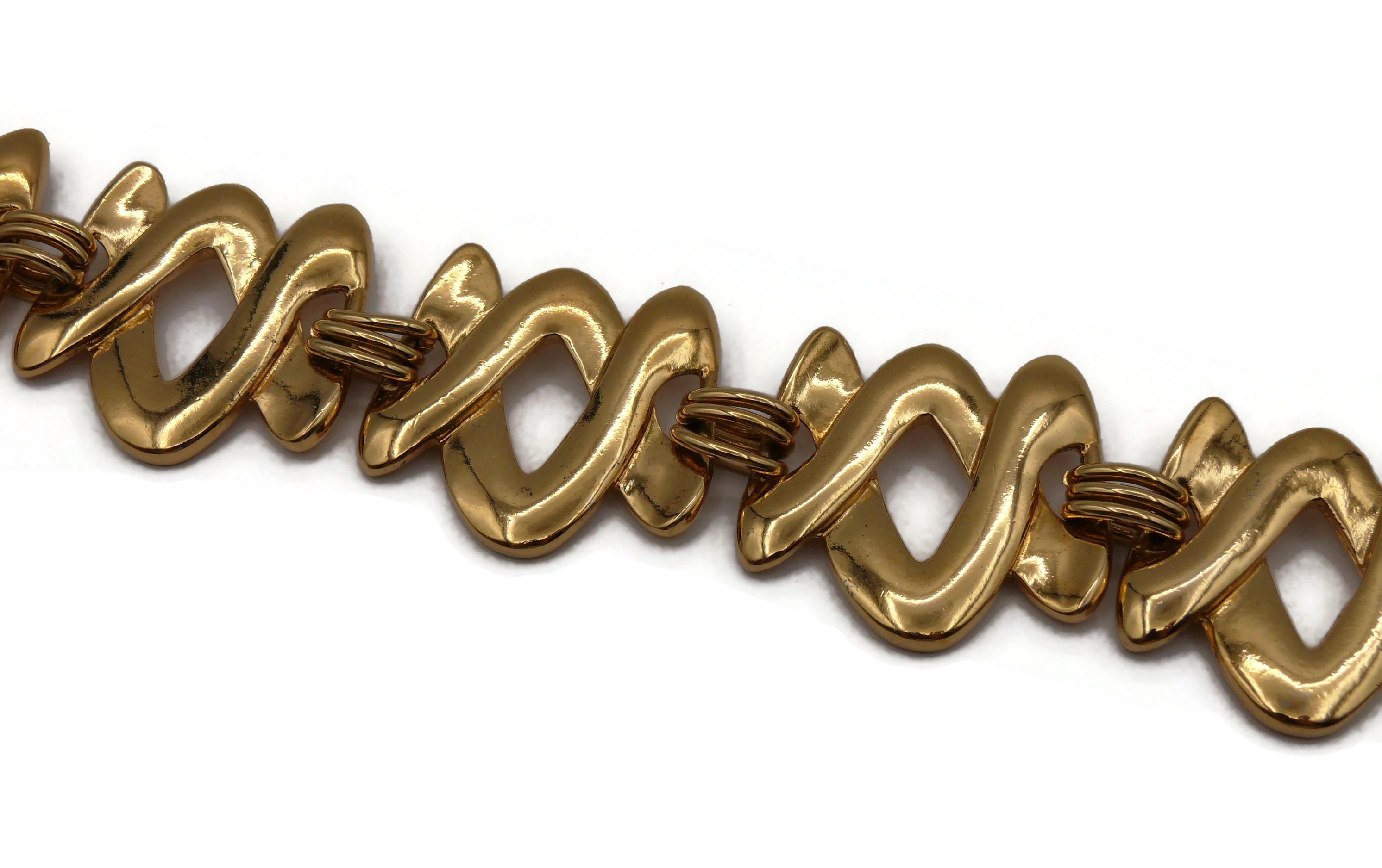 CHRISTIAN DIOR Boutique Vintage Gold Tone Wavy Link Necklace For Sale 3