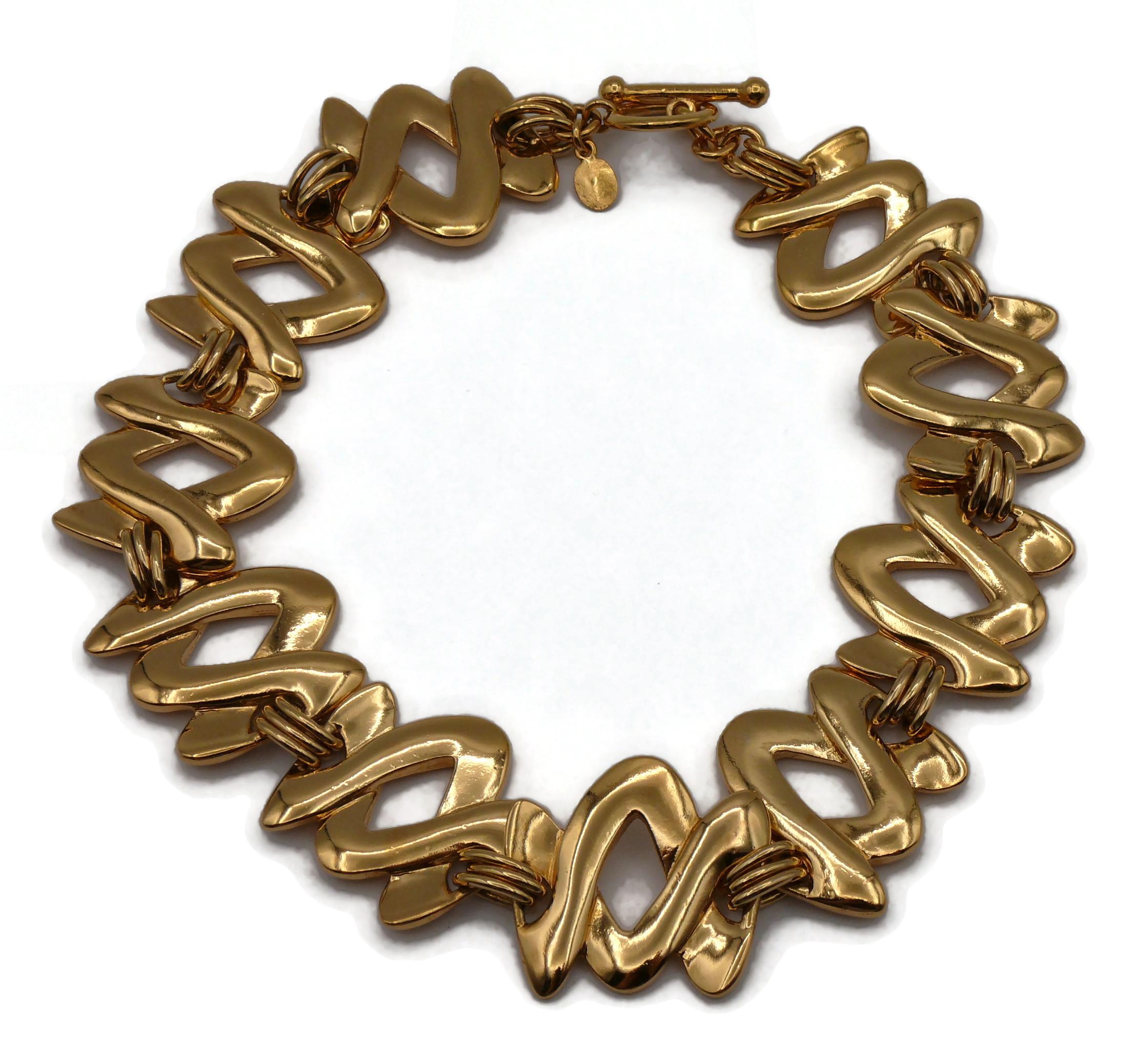 CHRISTIAN DIOR Boutique Vintage Gold Tone Wavy Link Necklace For Sale 5