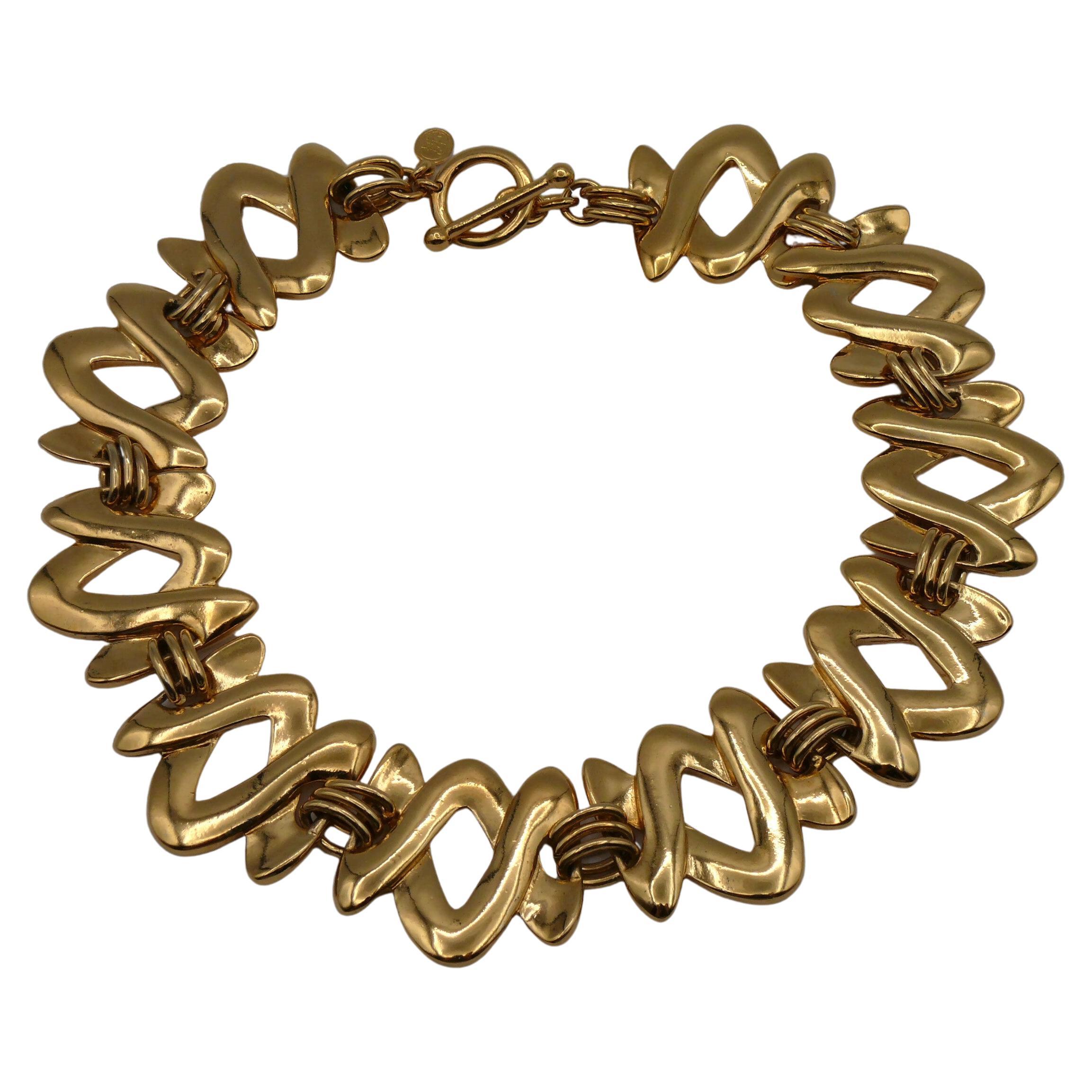CHRISTIAN DIOR Boutique Vintage Gold Tone Wavy Link Necklace For Sale