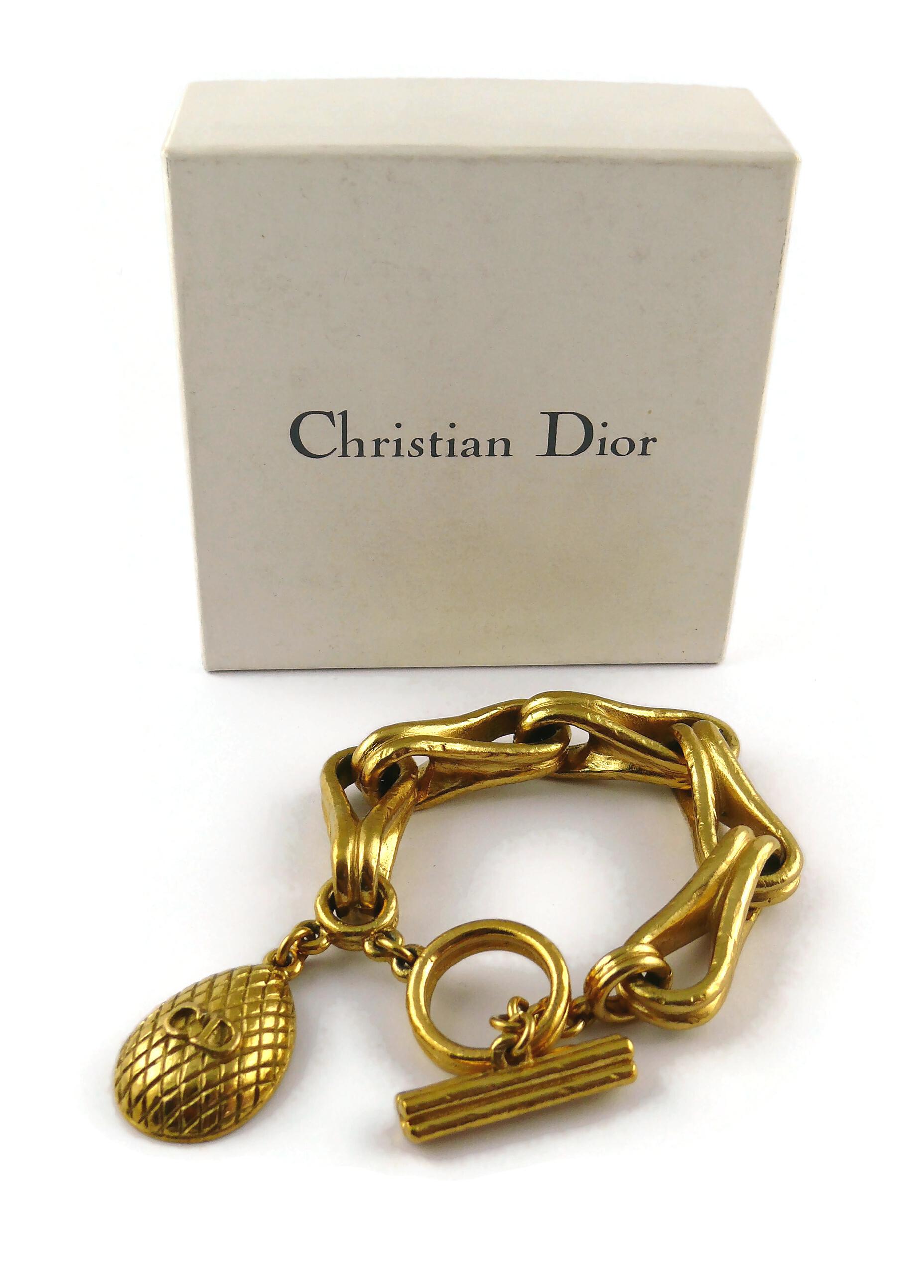 dior phone charm