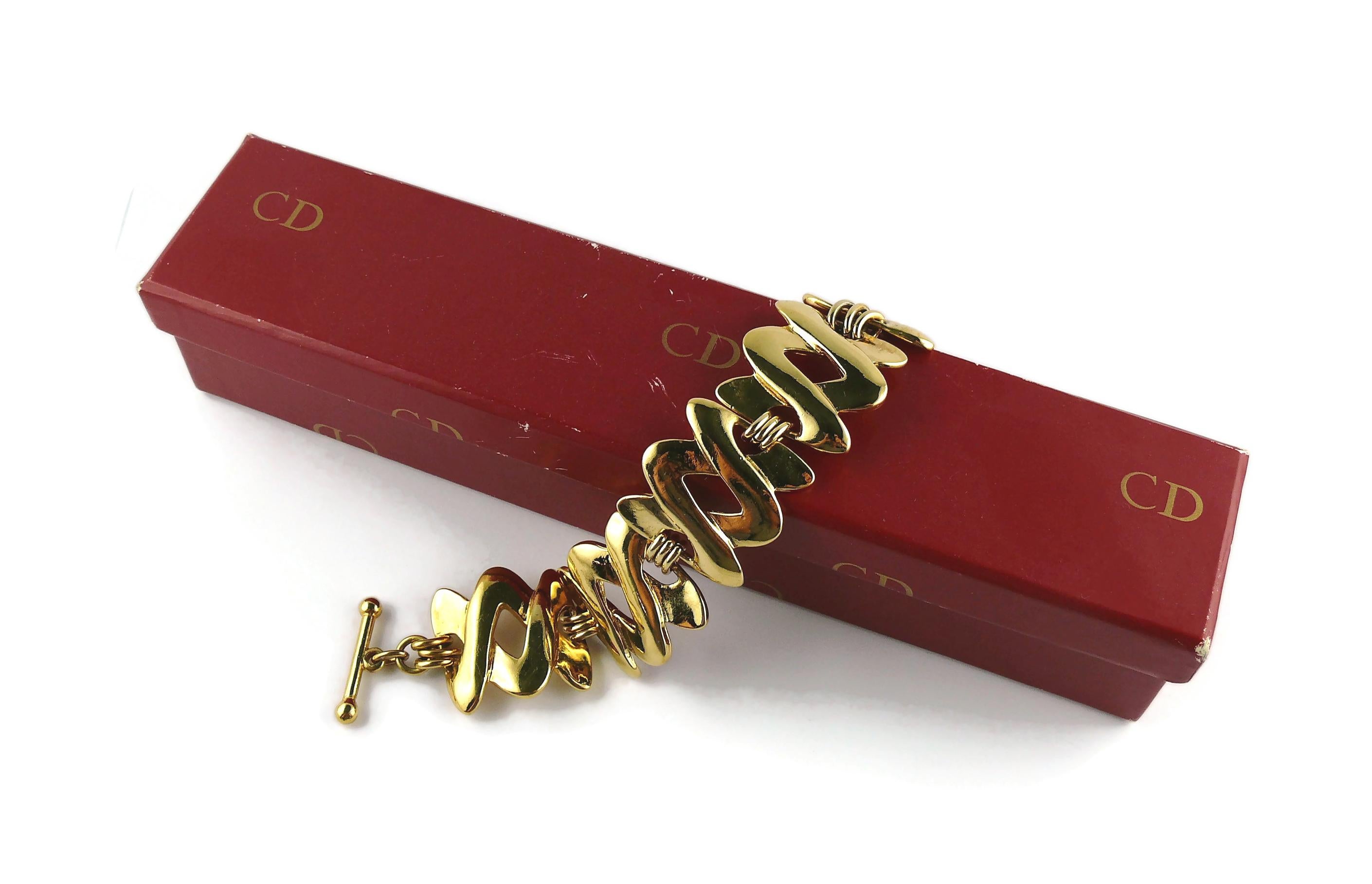Christian Dior Boutique Goldfarbenes getöntes Gliederarmband im Zustand „Gut“ im Angebot in Nice, FR