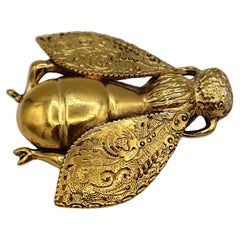 CHRISTIAN DIOR Boutique Vintage Iconic Gold Tone Bee Brooch