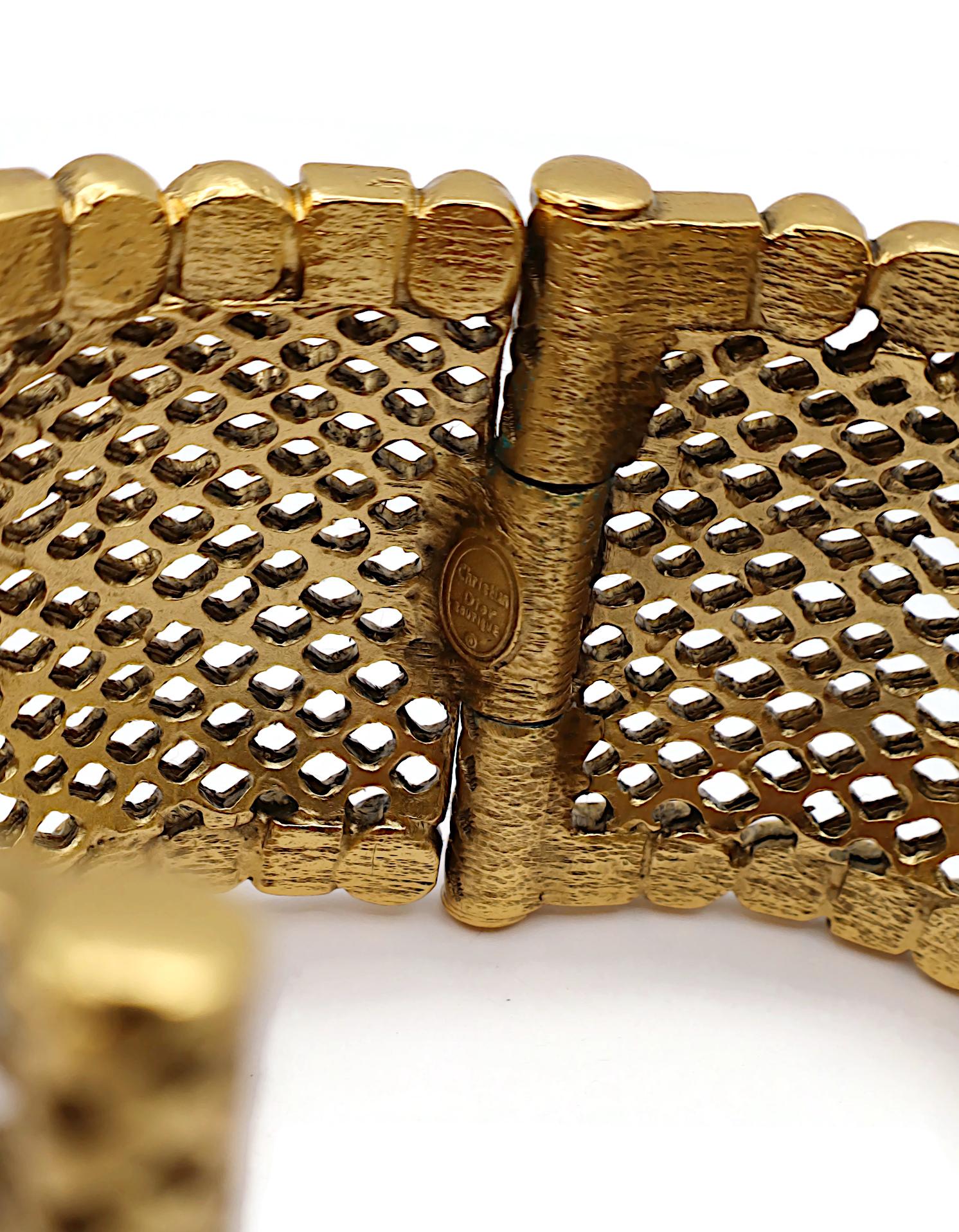 CHRISTIAN DIOR Boutique Bracciale Jewell d'epoca in tonalità oro a reticolo in vendita 6