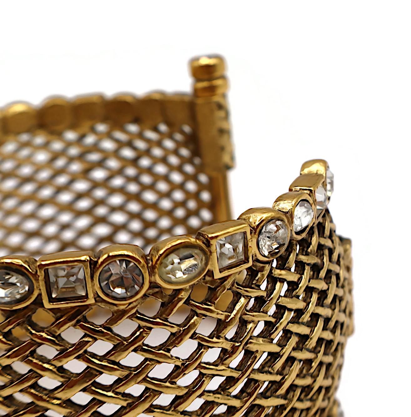 CHRISTIAN DIOR Boutique Bracciale Jewell d'epoca in tonalità oro a reticolo in vendita 8