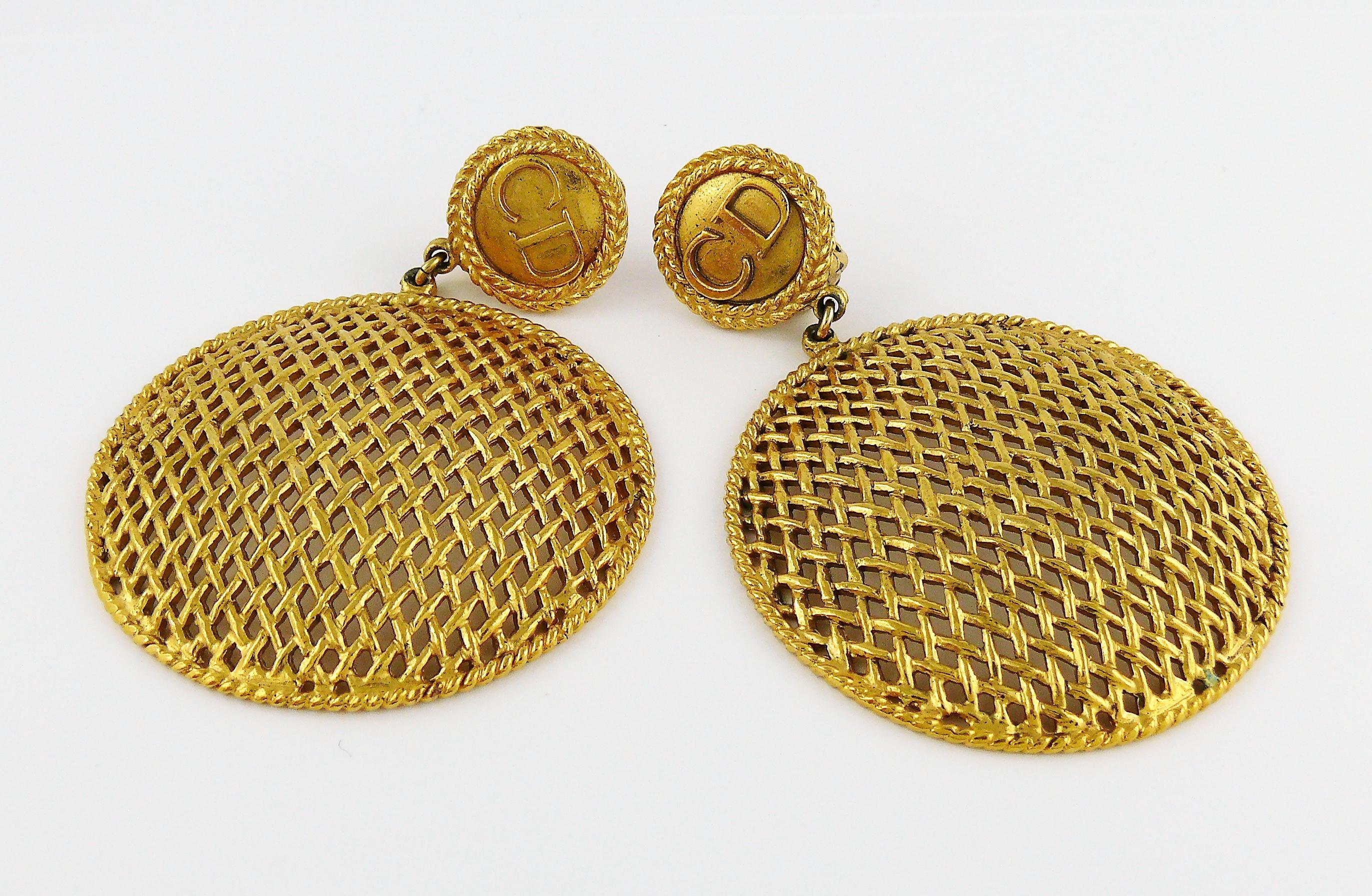 Christian Dior Boutique Vintage Massive Gold Toned Dangling Earrings In Excellent Condition In Nice, FR