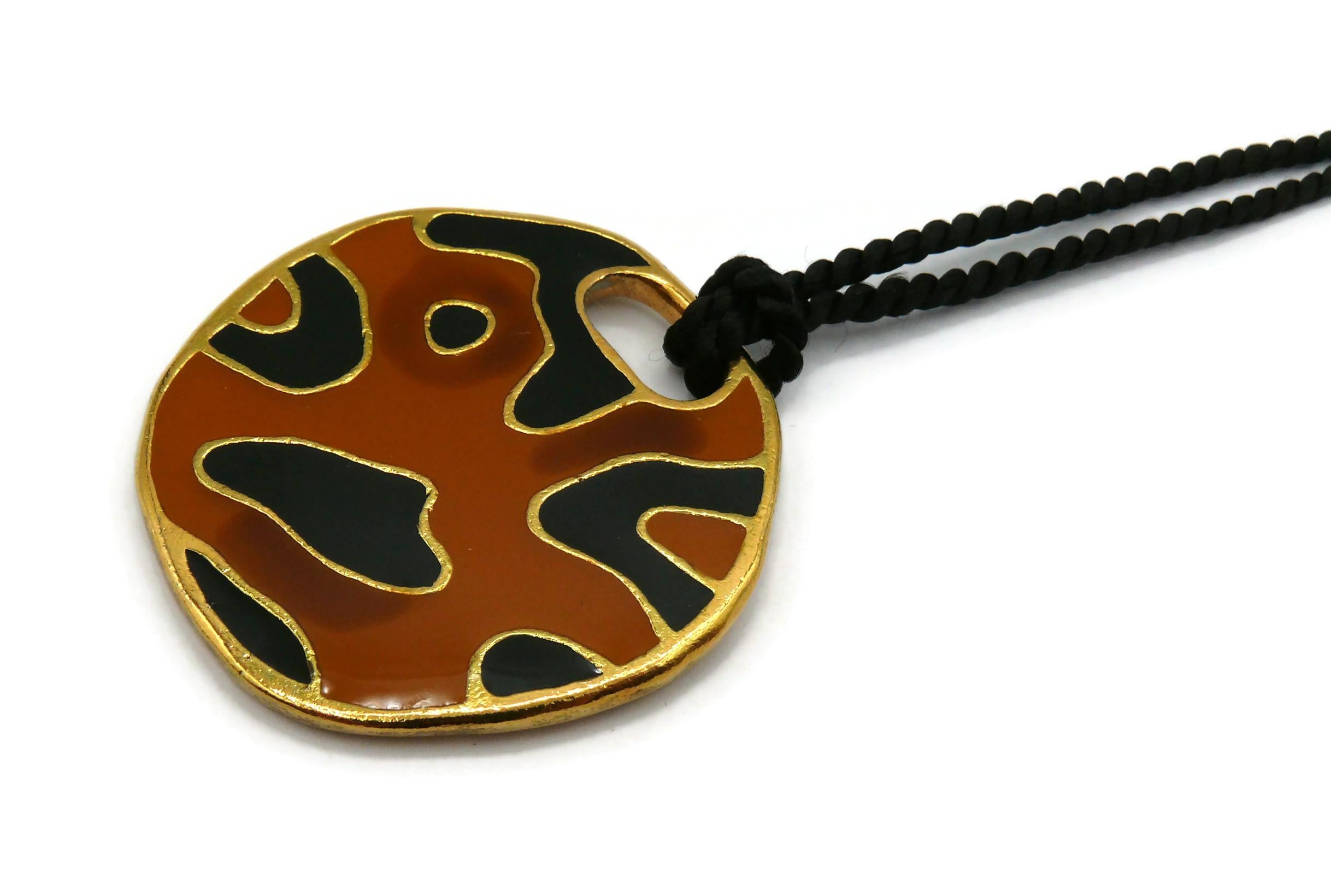 CHRISTIAN DIOR Boutique Vintage Medallion Pendant Necklace For Sale 6