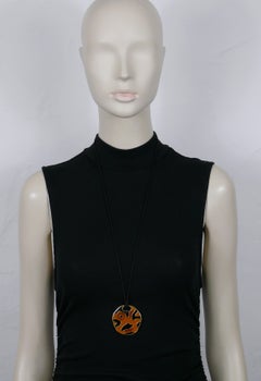 CHRISTIAN DIOR Boutique Vintage Medallion Pendant Necklace