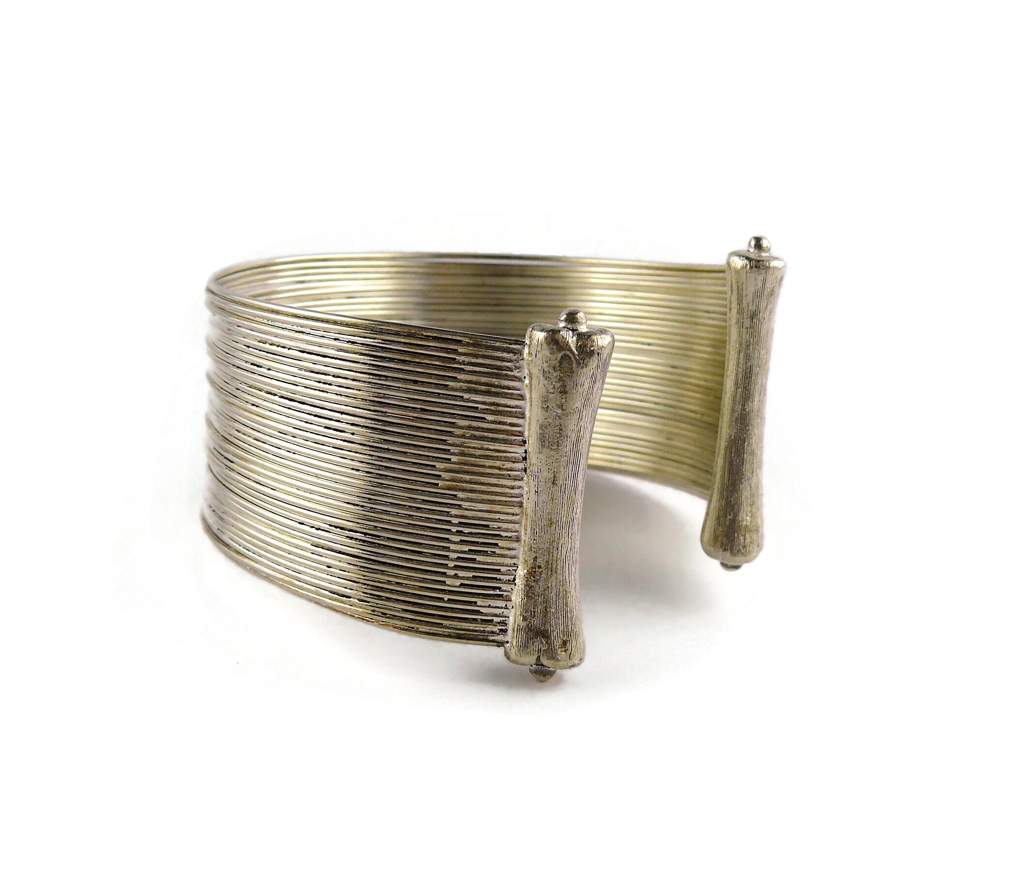 Christian Dior Boutique Vintage Silver Toned Wire Cuff Bracelet For Sale 3