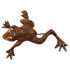 CHRISTIAN DIOR Boutique Vintage Textured Gold Tone Frog Brooch