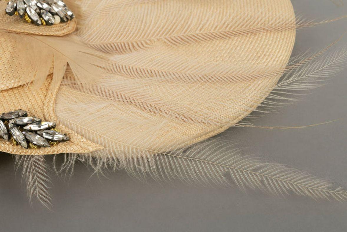 Christian Dior - Pochette de soirée tressée en paille, plumes et strass en vente 1