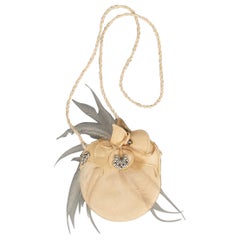 Bolso de noche Christian Dior de paja trenzada, plumas y strass