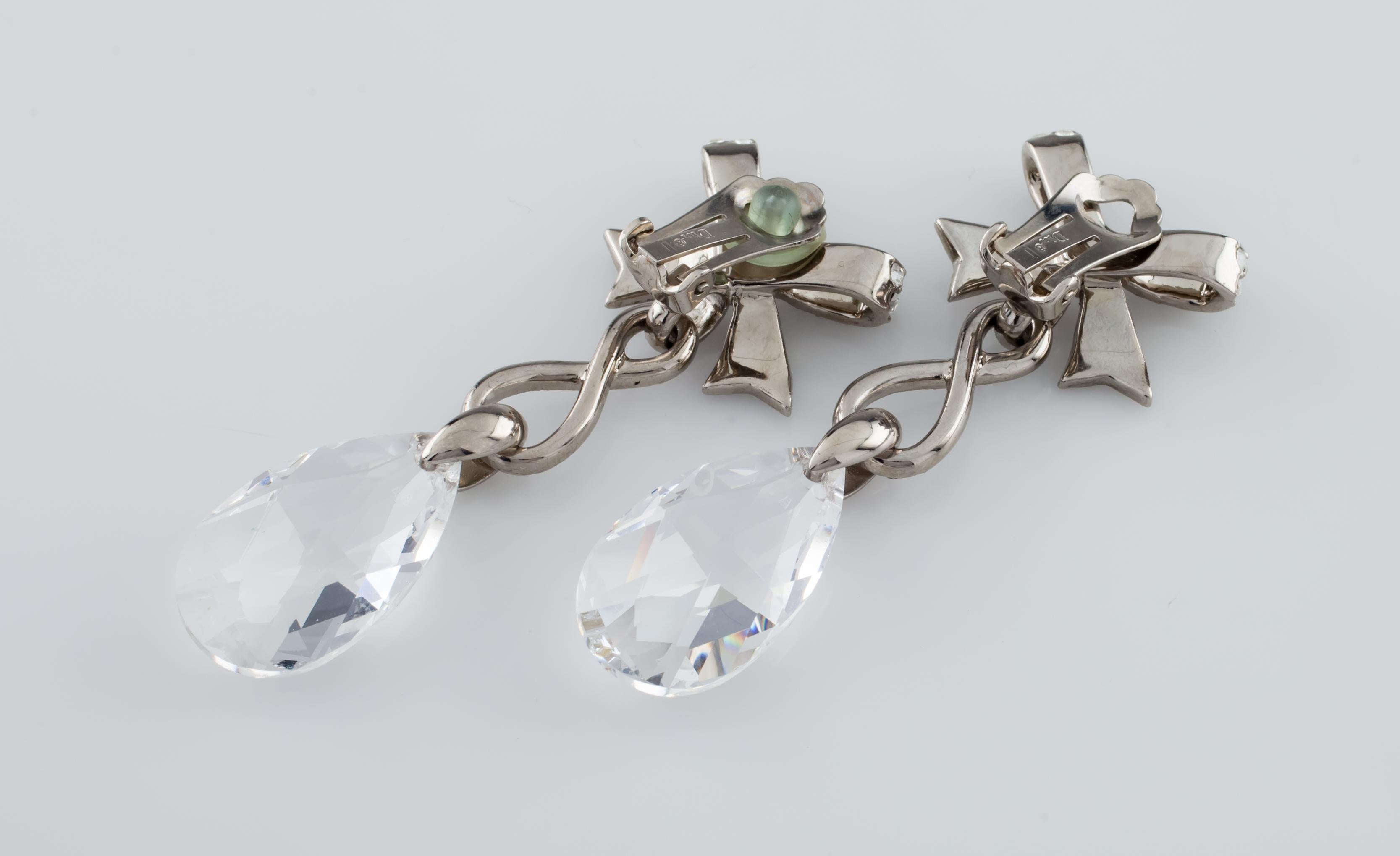 Christian Dior Briolette Crystal Clip-On Bow Costume Dangle Earrings In Good Condition For Sale In Van Nuys, CA