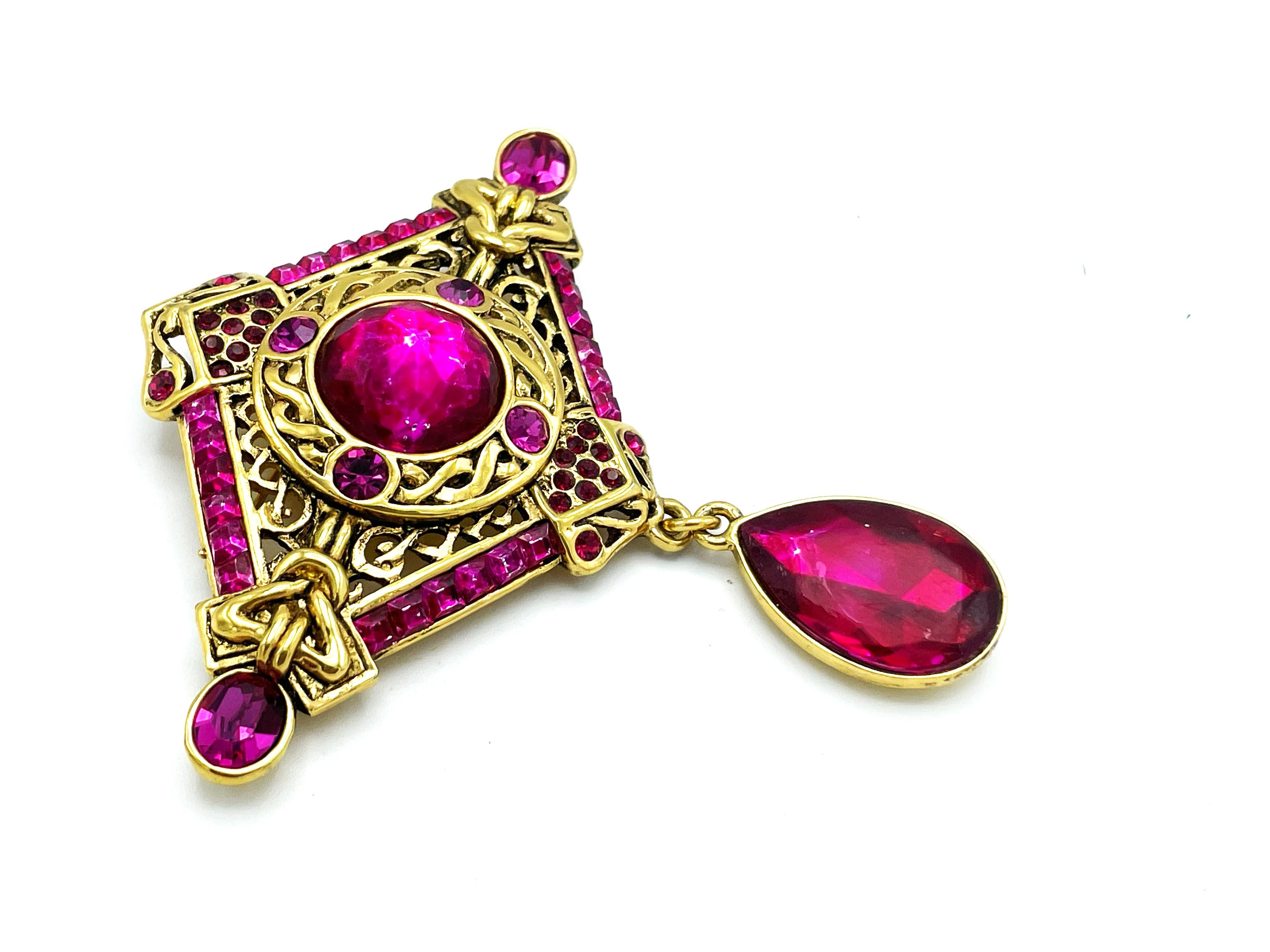 Mixed Cut CHRISTIAN DIOR BROOCH gold-plated metal and pink colored  rhinestones , France For Sale
