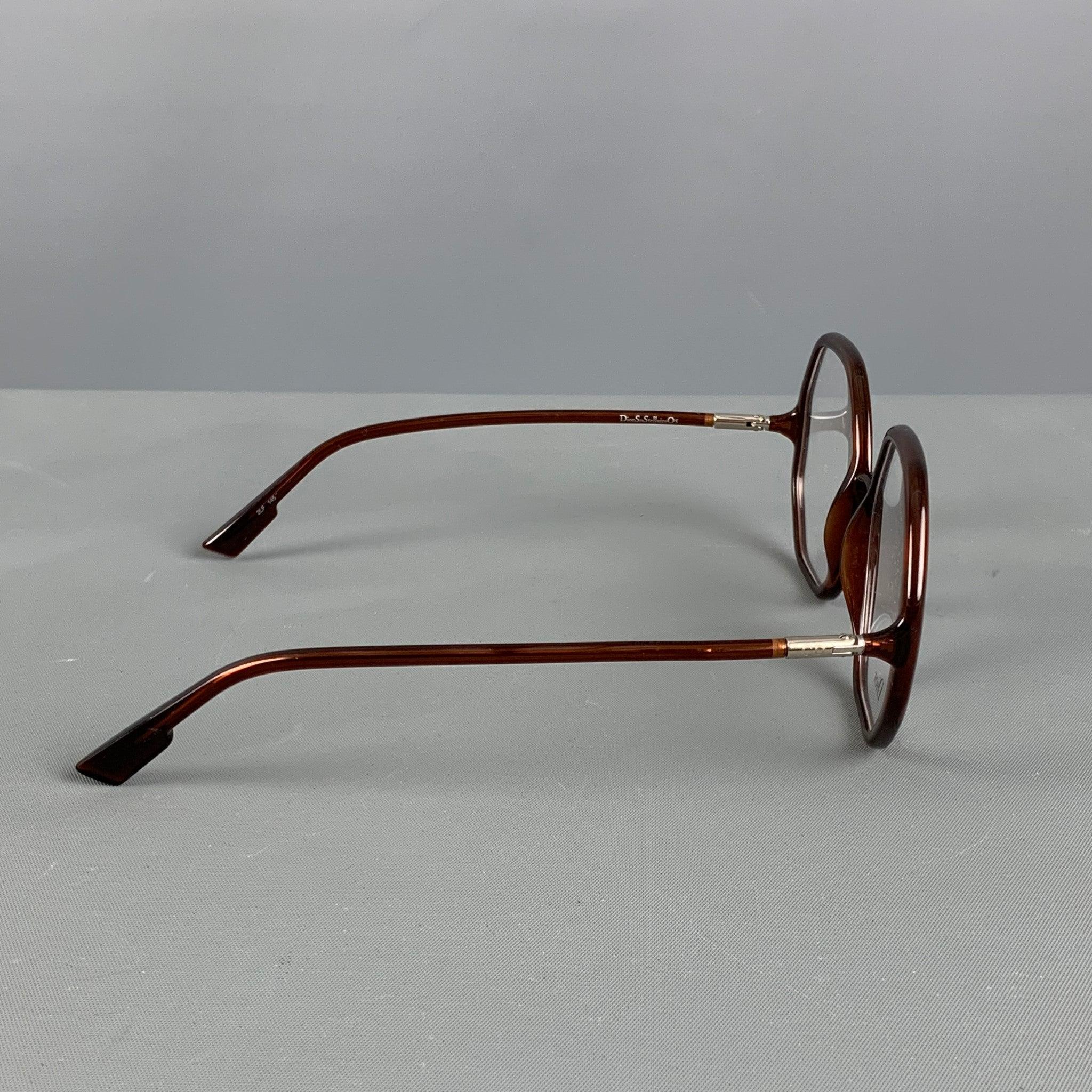 CHRISTIAN DIOR DiorSoStellaire05 frames comes in a brown acetate. Made in Italy.Very Good Pre-Owned Condition. 

Marked:   2LF 145
 

Measurements: 
  Length: 13.5 cm.Height: 6 cm.
 

  
  
 
Reference: 125443
Category: Sunglasses
More Details
   