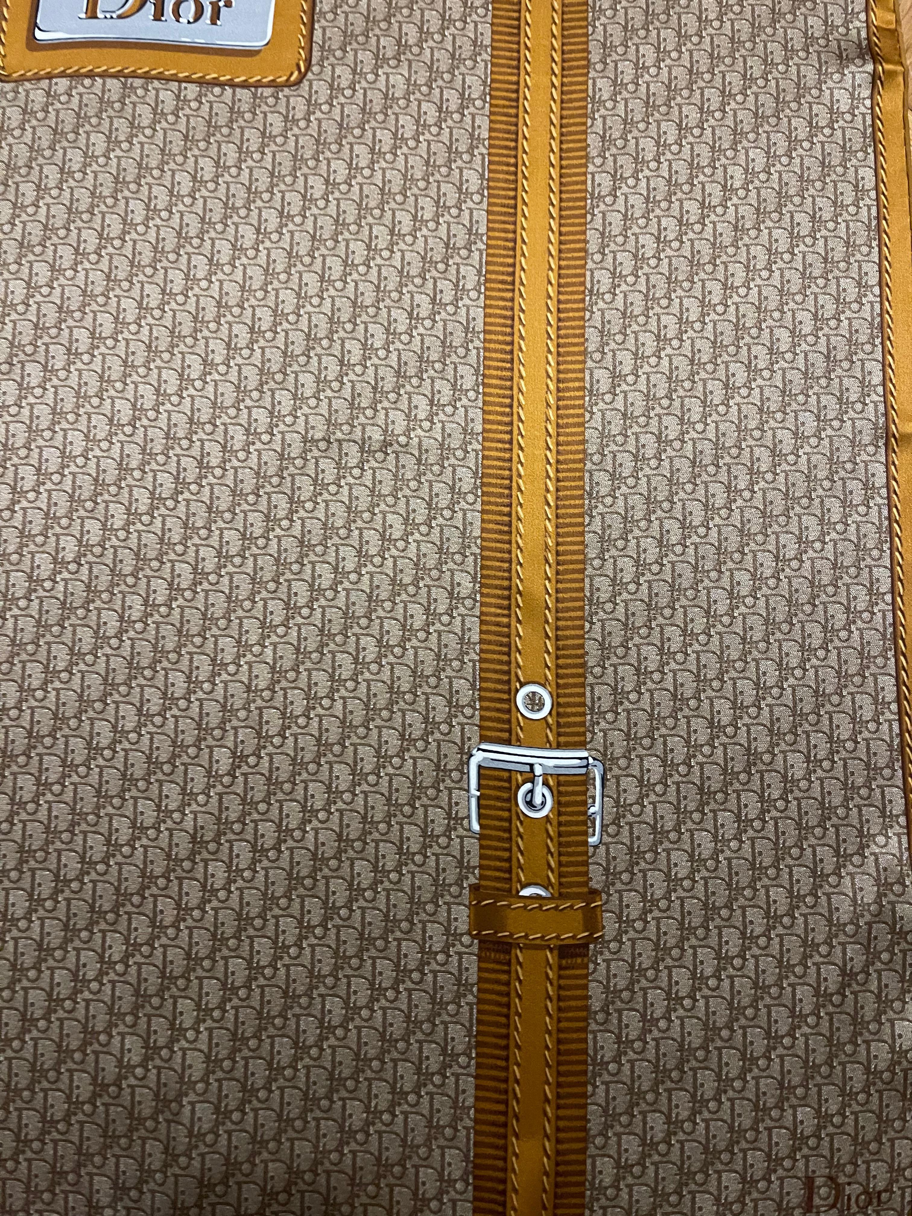 Foulard en soie marron et monogramme de Christian Dior en vente 1