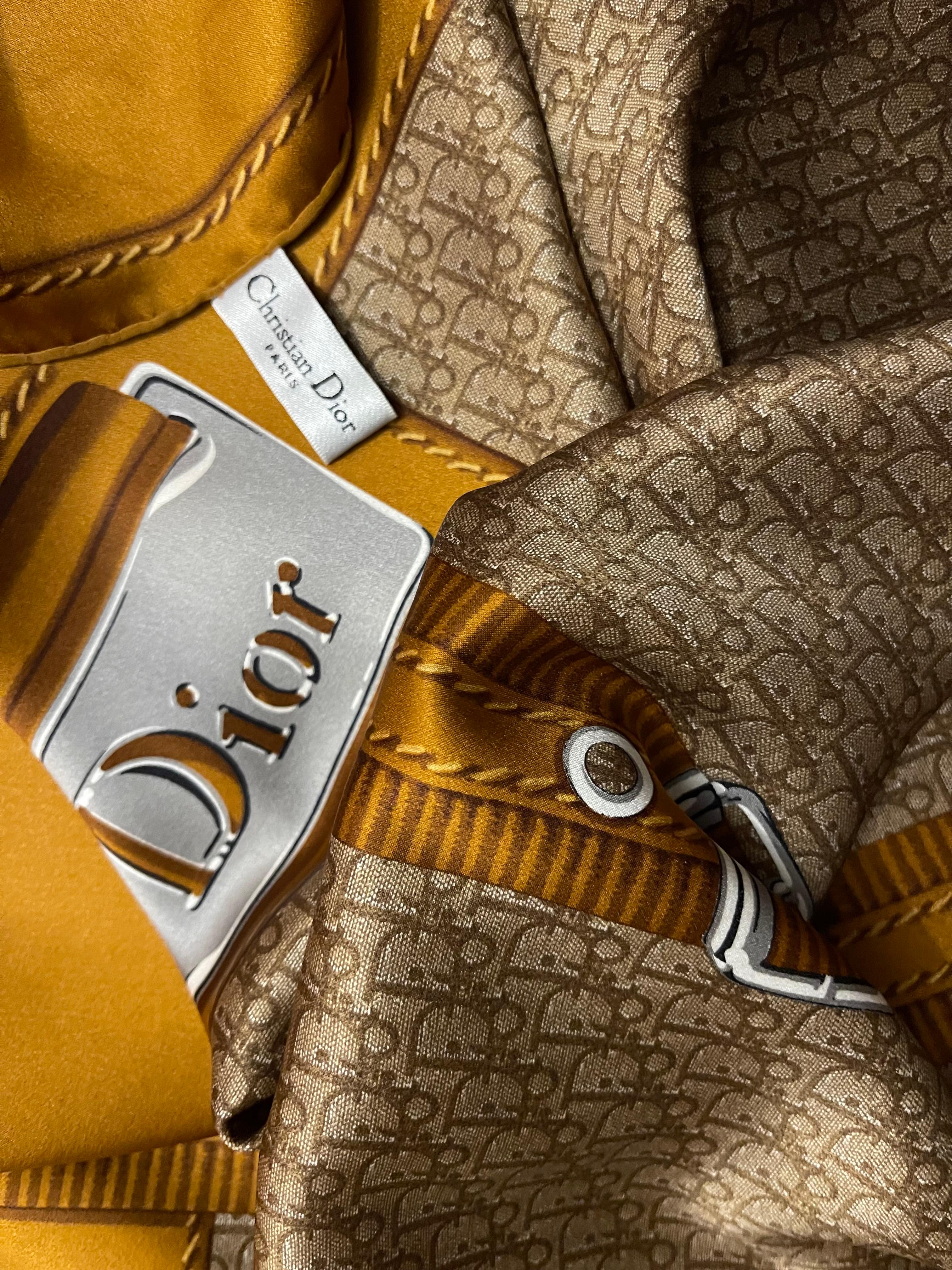 Foulard en soie marron et monogramme de Christian Dior en vente 3