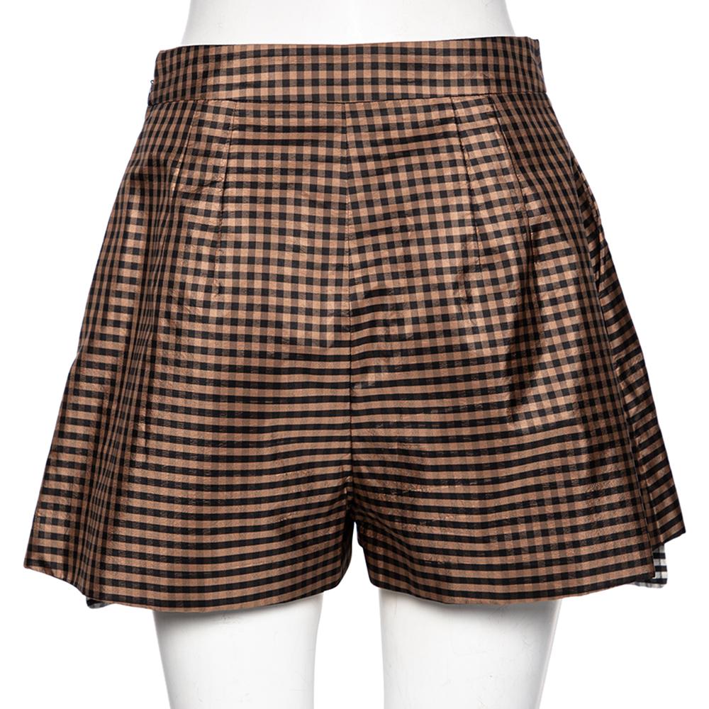 Elevate your style by adding luxurious pieces like these shorts to your collection. From Christian Dior, these shorts are tailored using brown-black Checkered silk and enhanced with a zip-type closure. They come with two pockets. Pair them with a