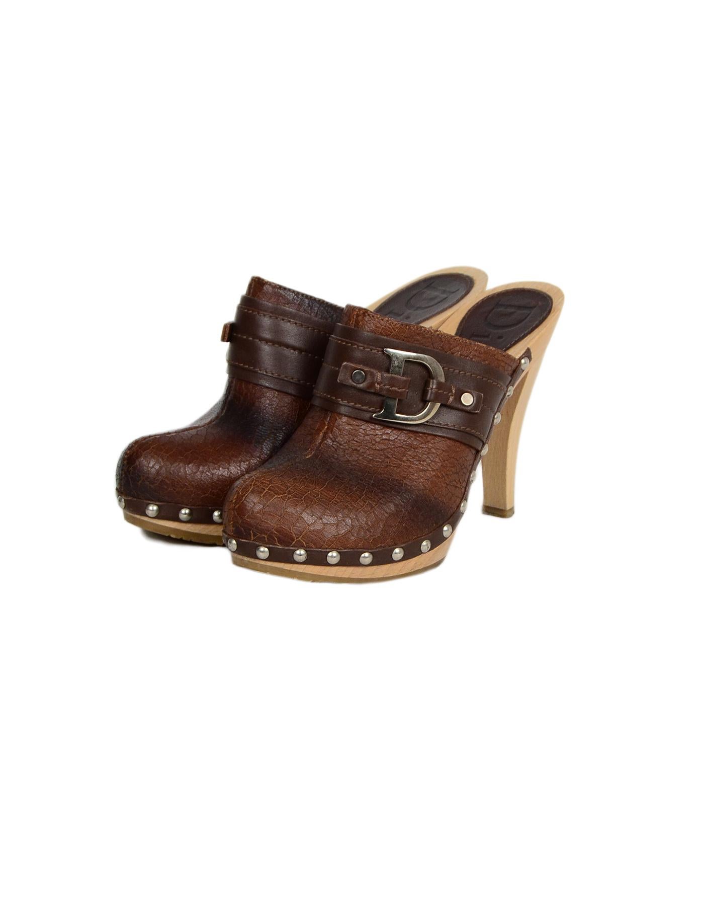 Christian Dior Brown Leather CD Clogs sz 37

Made In: Italy
Color: Brown
Hardware: Silvertone hardware
Materials: Leather
Closure/Opening: Slide on
Overall Condition: Very good pre-owned condition, with minor wear to leather, light scratches to