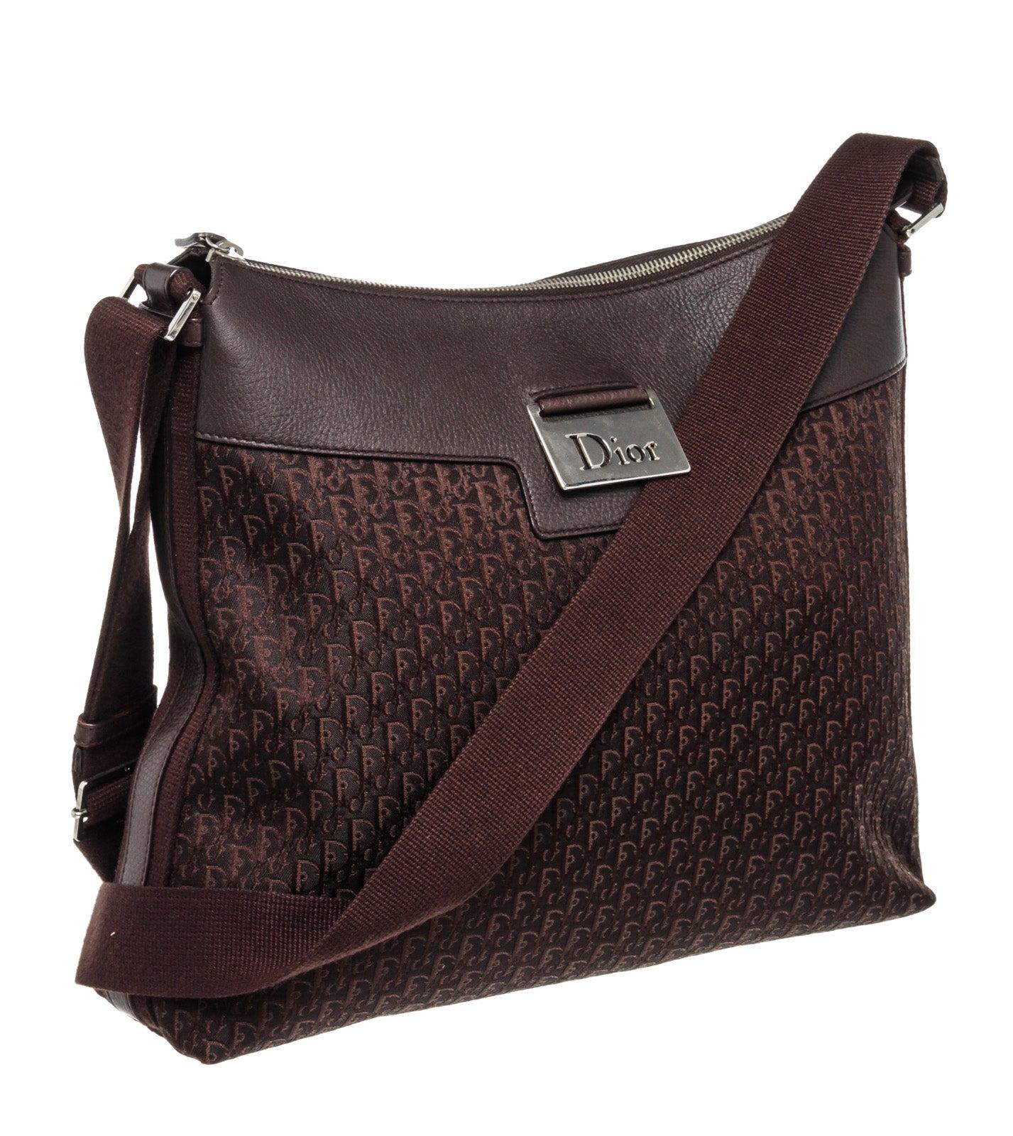 Christian Dior Trotteur Large Crossbody Bag aus braunem Leder mit Canvas, goldfarbenen Beschlägen, Innenfächern, doppeltem Henkel und Reißverschluss.



40905MSC
