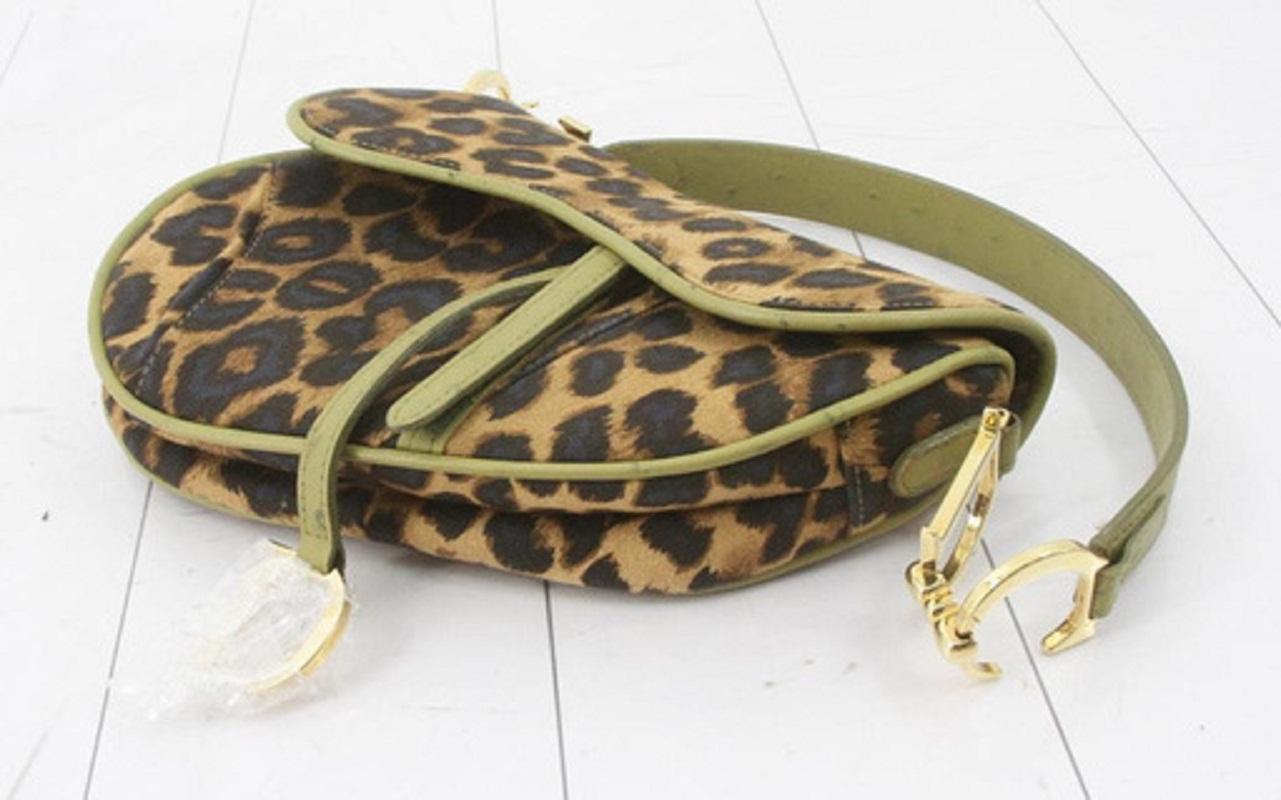 Christian Dior - Borsa a tracolla in pelle e tela con stampa leopardo marrone in vendita 1
