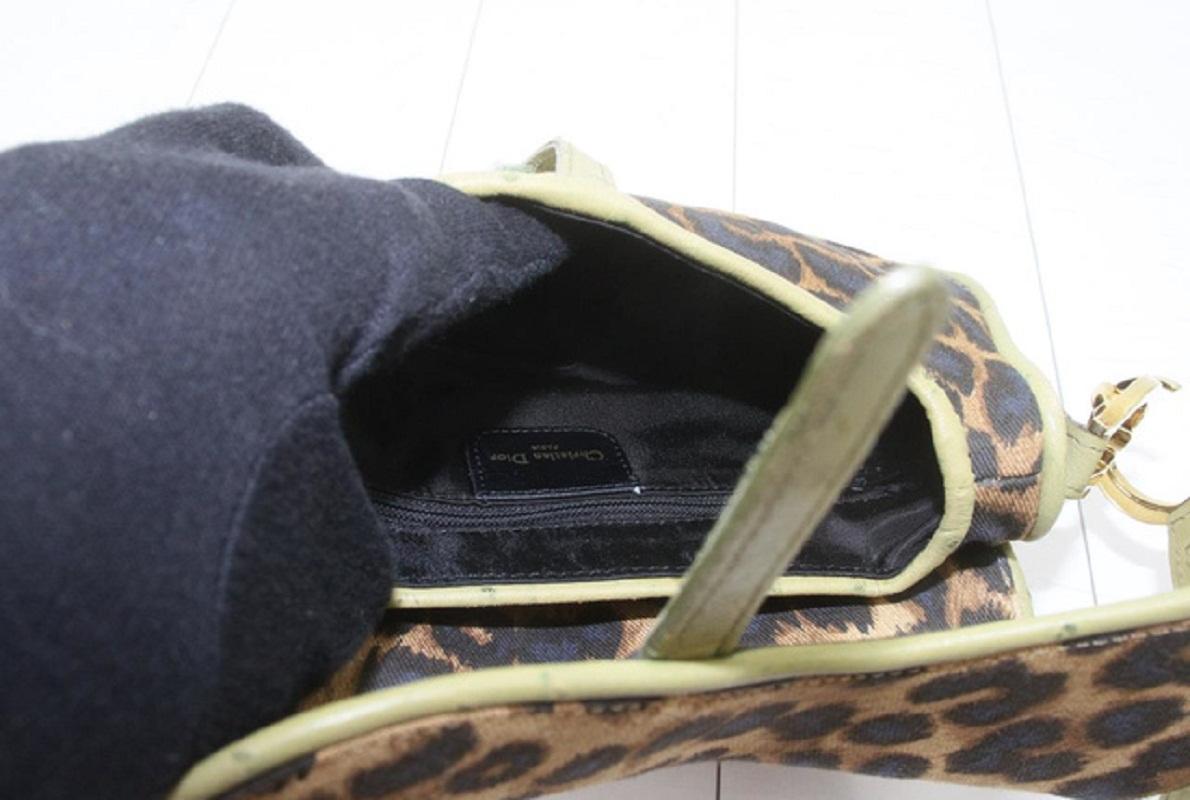 Christian Dior - Borsa a tracolla in pelle e tela con stampa leopardo marrone in vendita 2