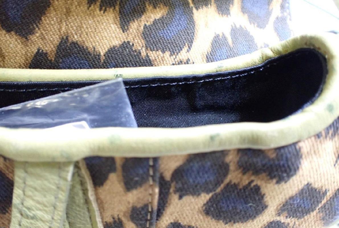Christian Dior - Borsa a tracolla in pelle e tela con stampa leopardo marrone in vendita 3