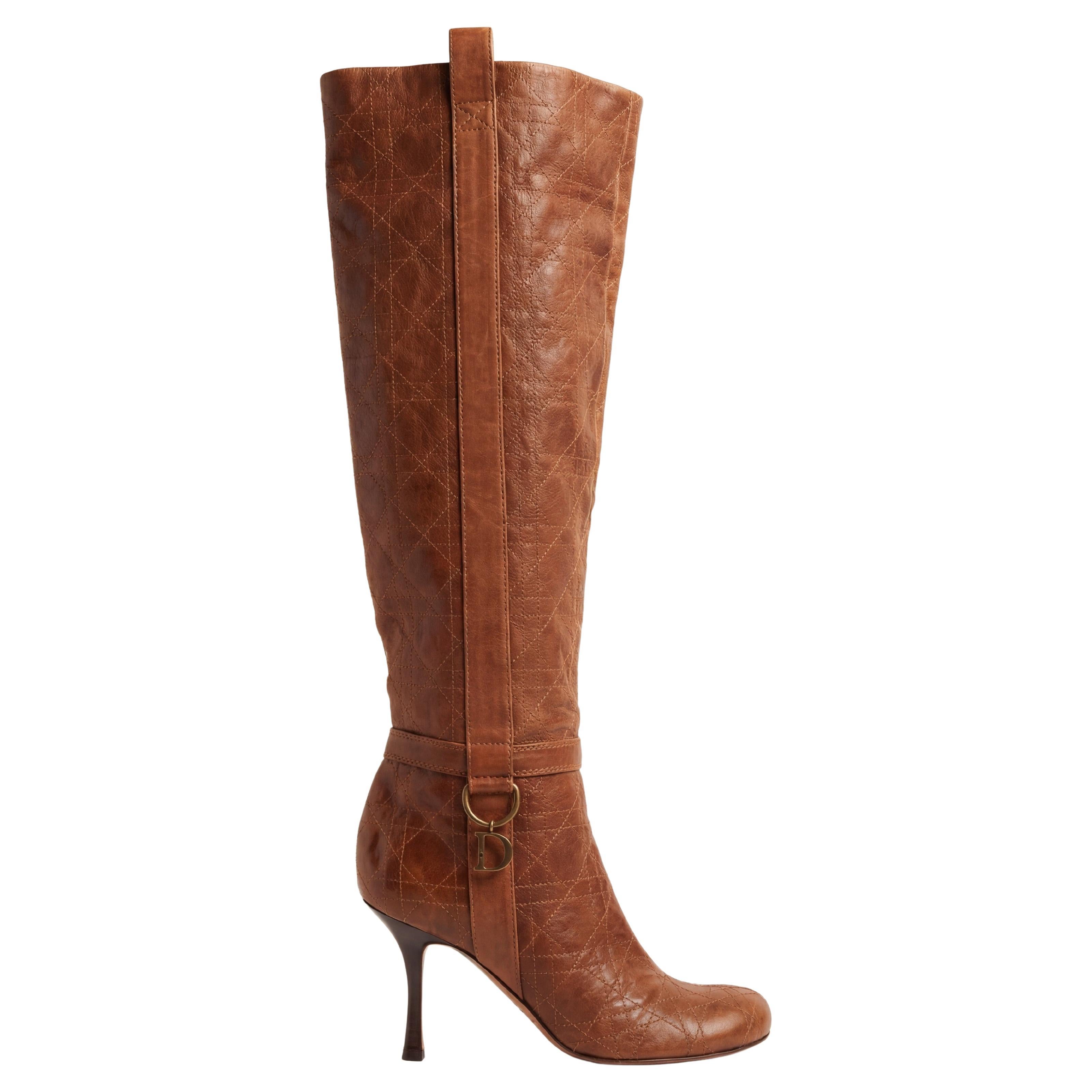CHRISTIAN DIOR Brauner gesteppter kniehoher Stiletto-Stiefel ca. 2000
