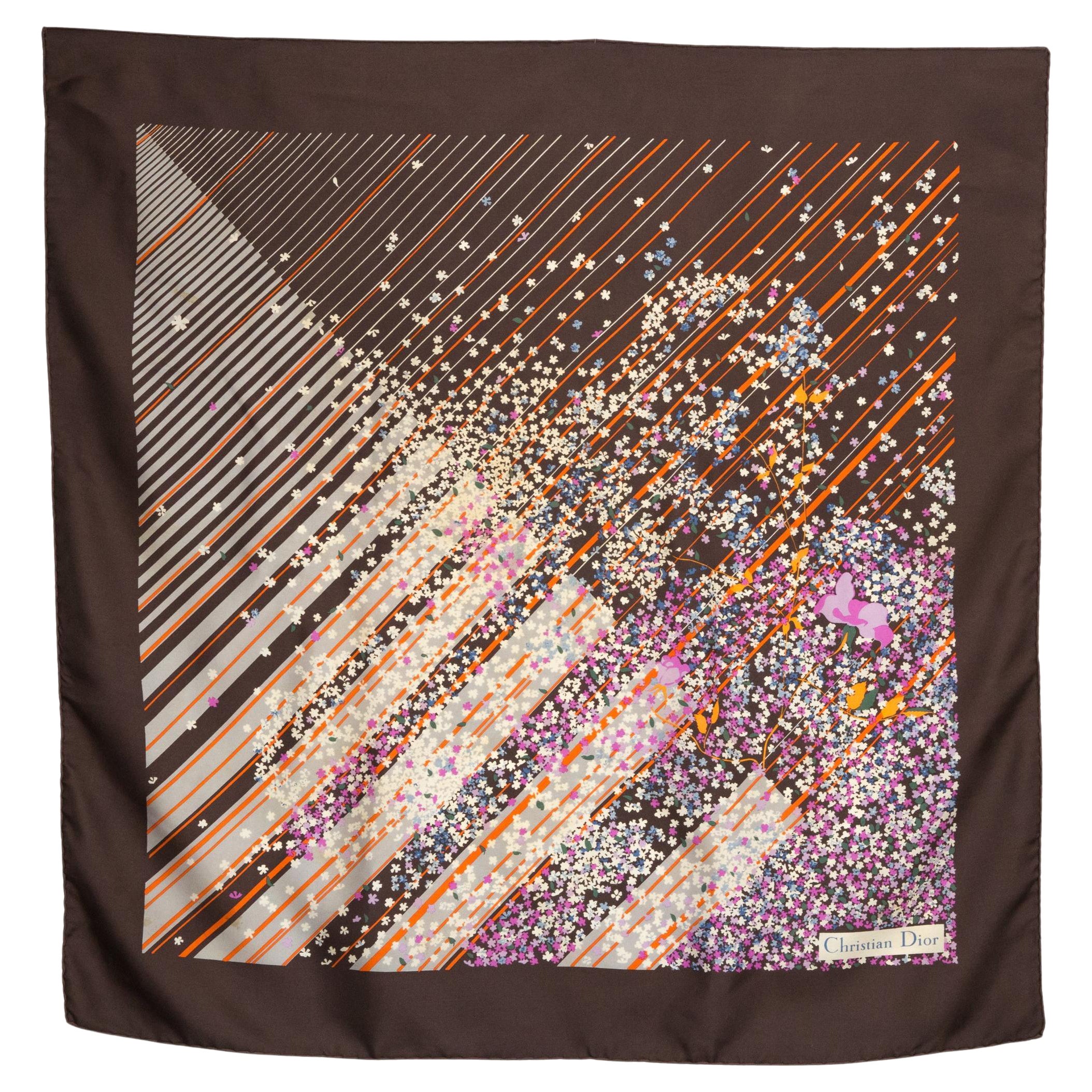 Echarpe en soie Brown de Christian Dior en vente