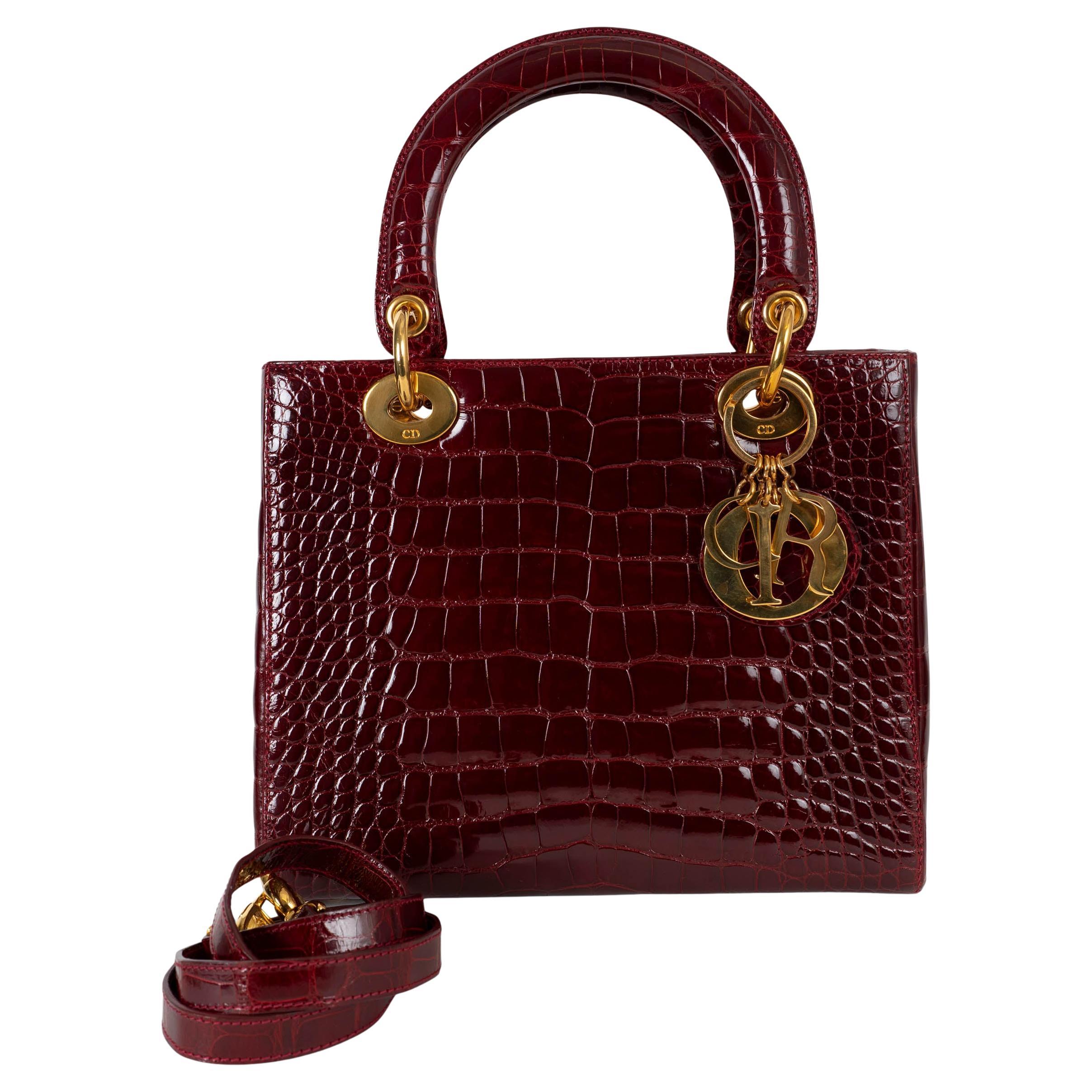 CHRISTIAN DIOR bordeaux CROCODILE LADY DIOR MEDIUM Fourre-tout en vente
