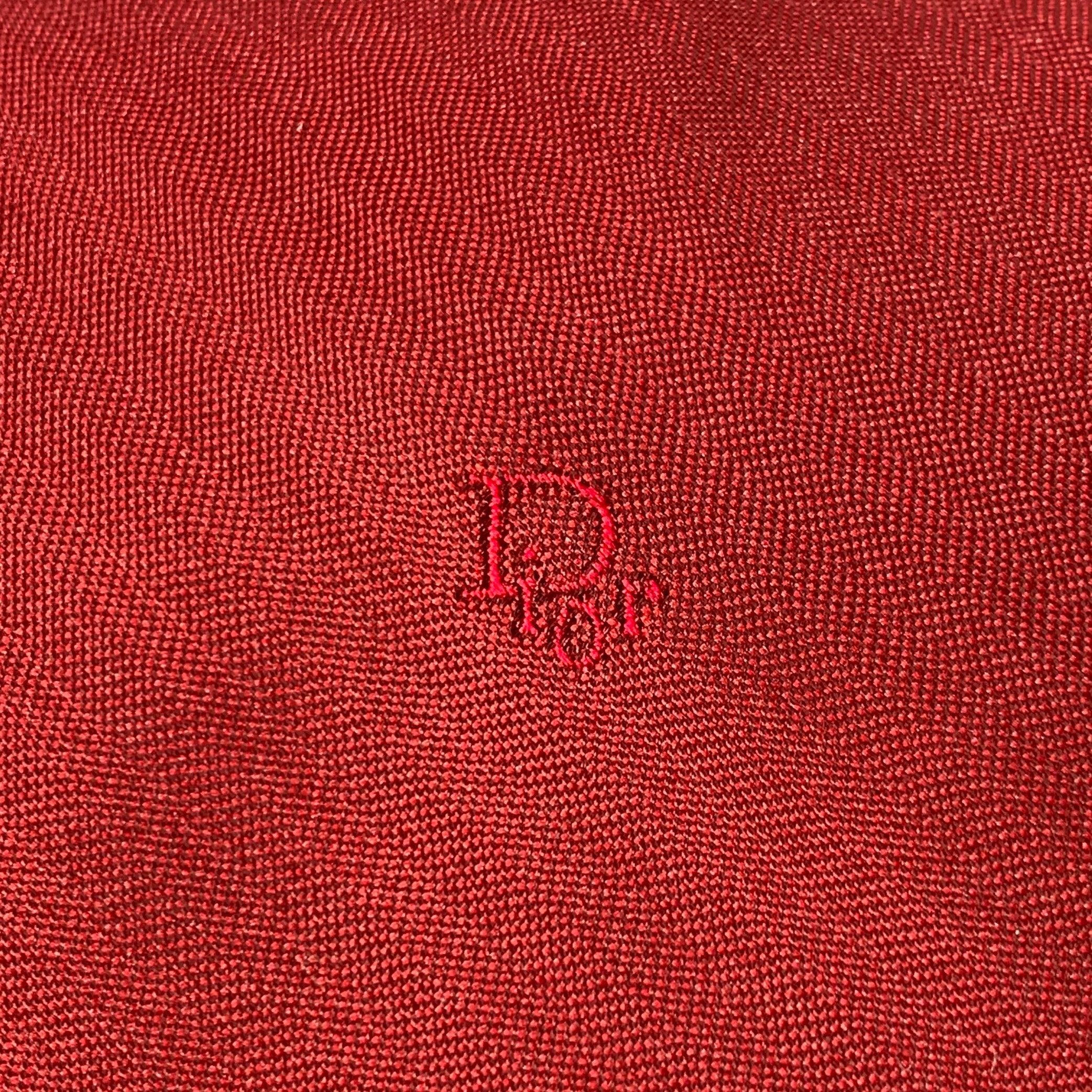 CHRISTIAN DIOR
cravatta in tessuto bordeaux (sembra seta) con un piccolo logo cucito.Ottime condizioni di prevendita.Larghezza: 3 pollici Lunghezza: 55 pollici 
  
  
 
Riferimento Sui Generis: 140811
Categoria: Cravatta
Ulteriori dettagli
   