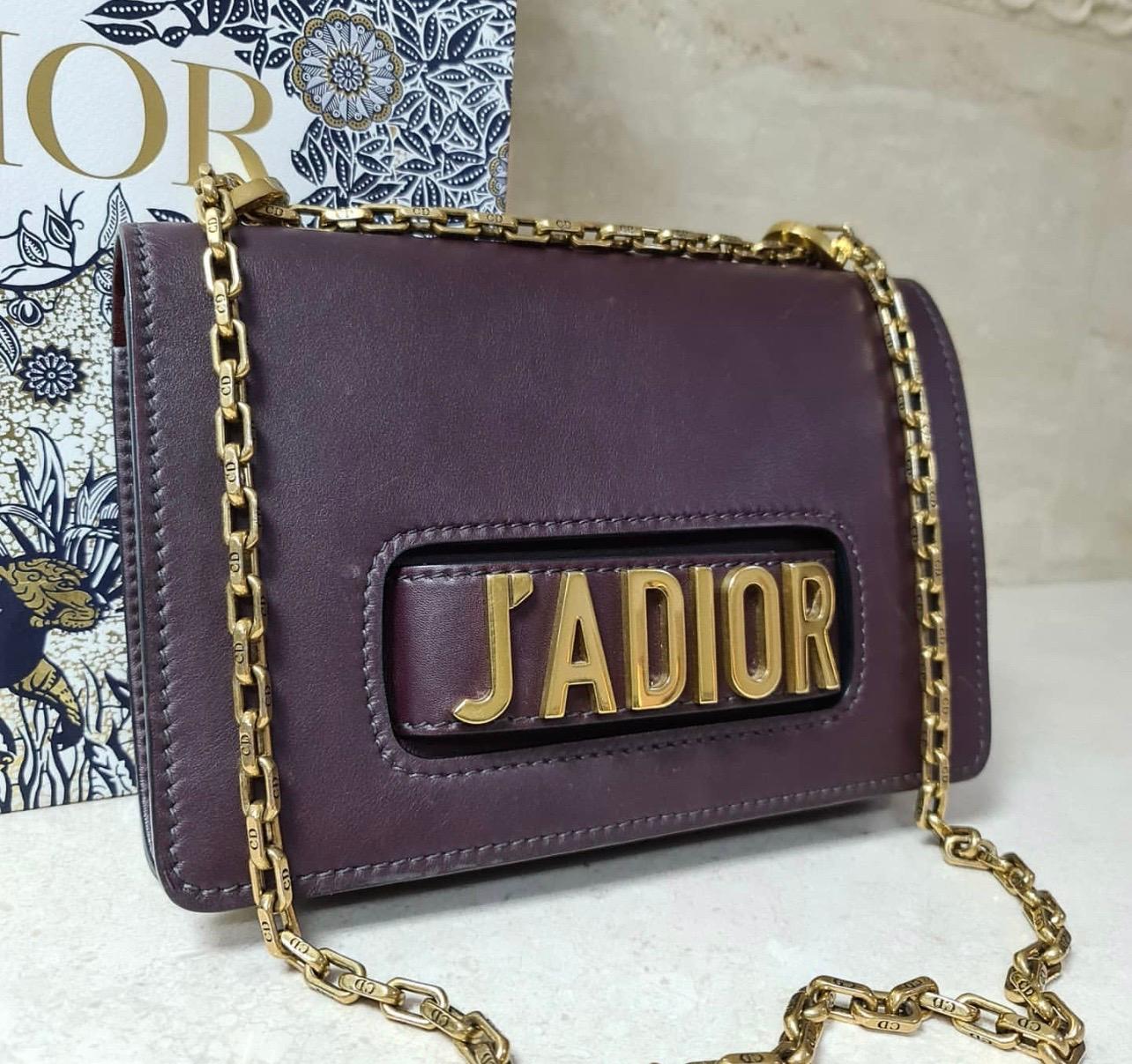 Originally debuting for Christian Dior's Spring 2017 collection, comes this new J'ADIOR shoulder bag.
Featuring a dark red smooth calfskin leather, the bag has a brand new bold logo with a slot hand clasp. The bag has a long chain strap and spacious