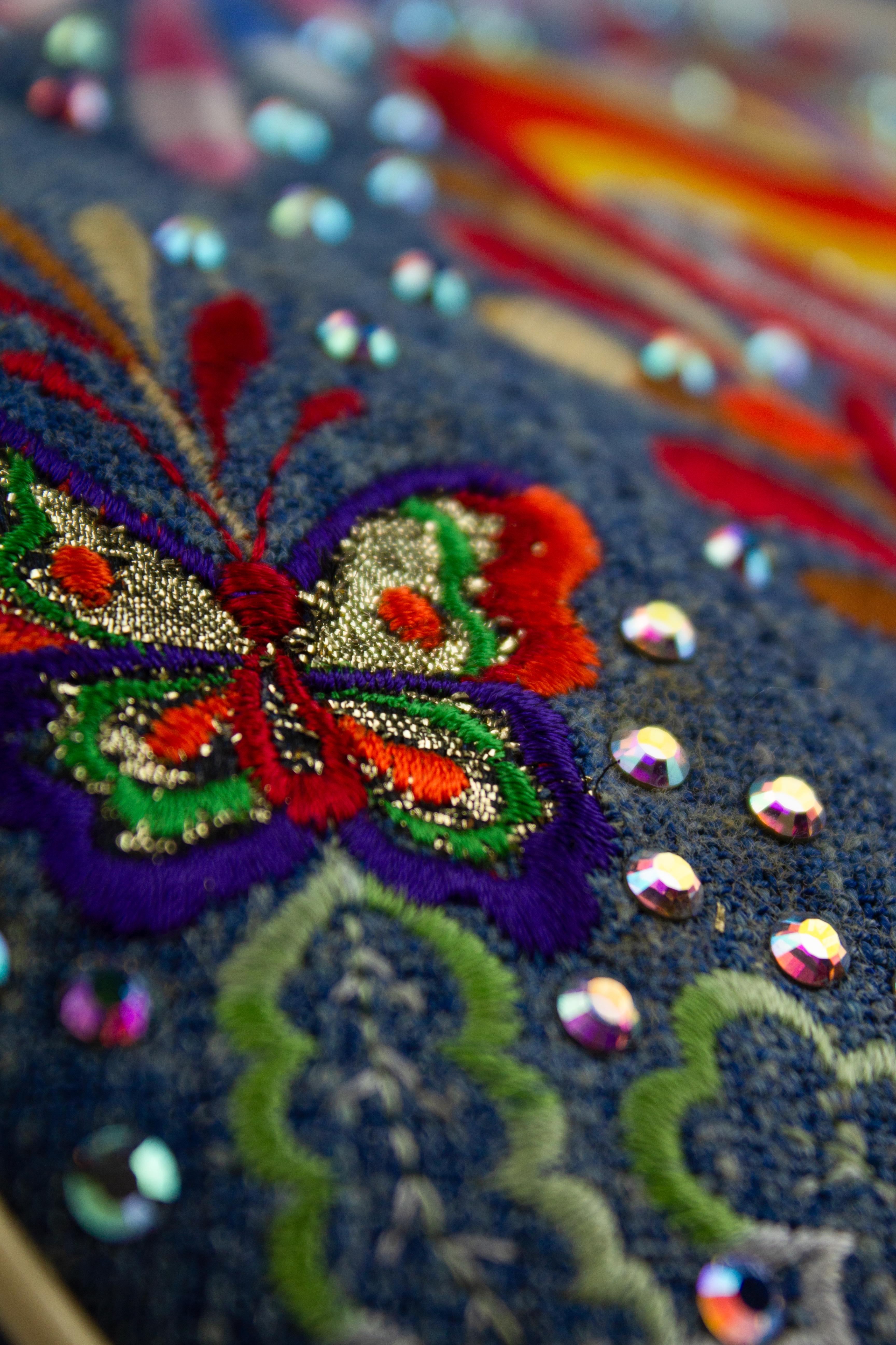 Marron Christian Dior - Sac à main brodé de papillons et de Swarovski en vente