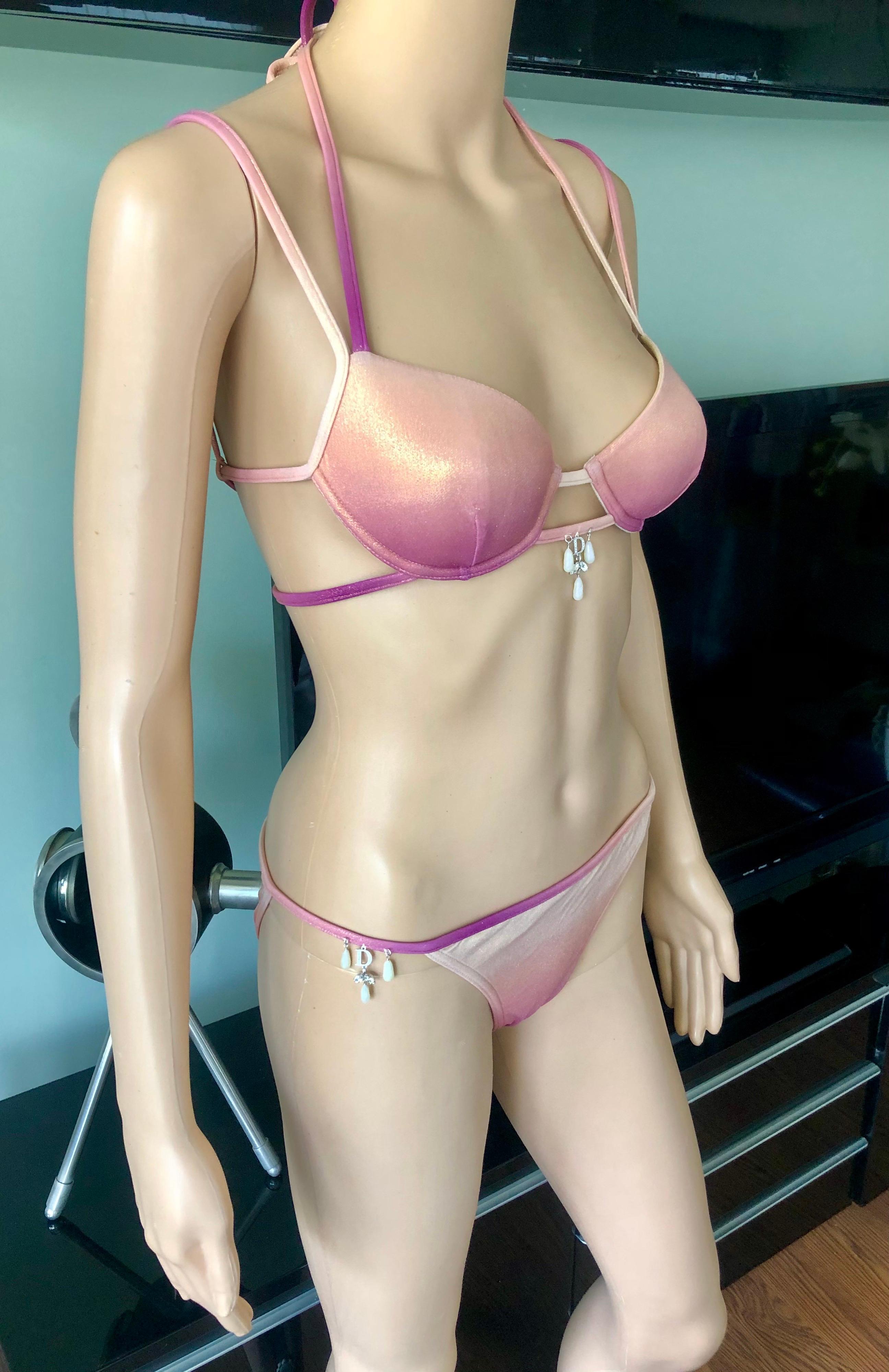 Christian Dior von John Galliano S/S 2000 Swarovski Logo verschönert Ombre Metallic Bikini Bademode Badeanzug
 3 Stück Set

Ausgezeichneter Zustand