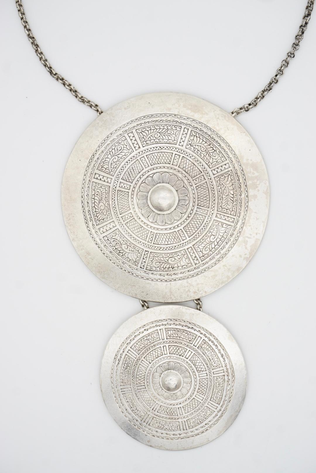 CHRISTIAN DIOR by John Galliano 1999 Aztec Exotic Double Badge Halskette Brosche im Angebot 10