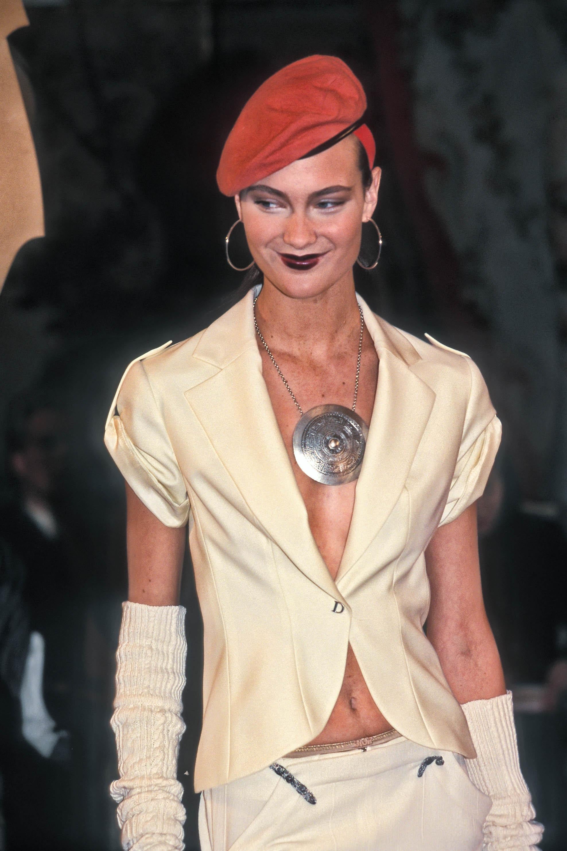 CHRISTIAN DIOR by John Galliano 1999 Aztec Exotic Double Badge Halskette Brosche im Angebot 2