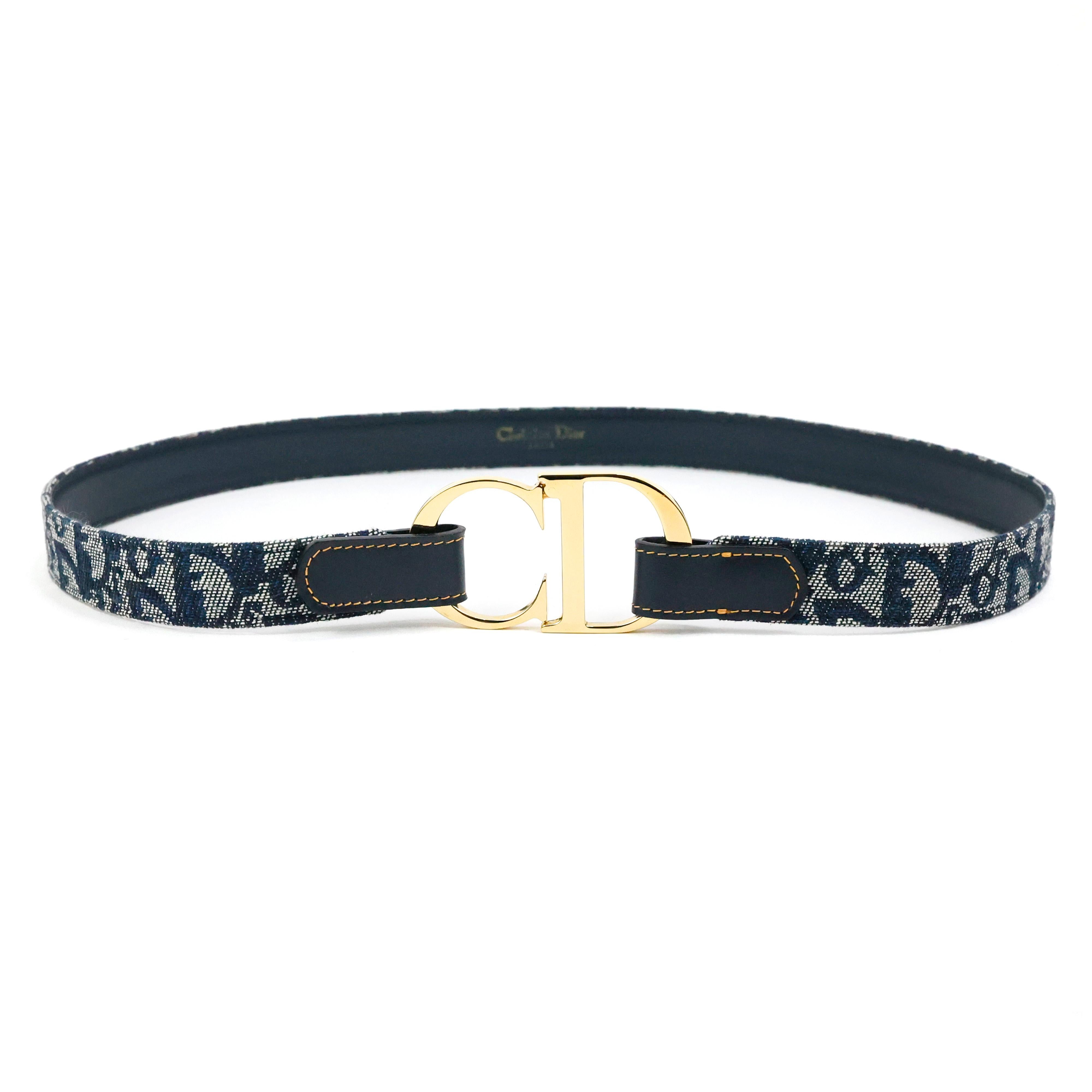 Christian Dior by John Galliano CD logo belt in blue diorissimo monogram and leather, gold hardware. Size 80cm.



Condition:

Really good.

