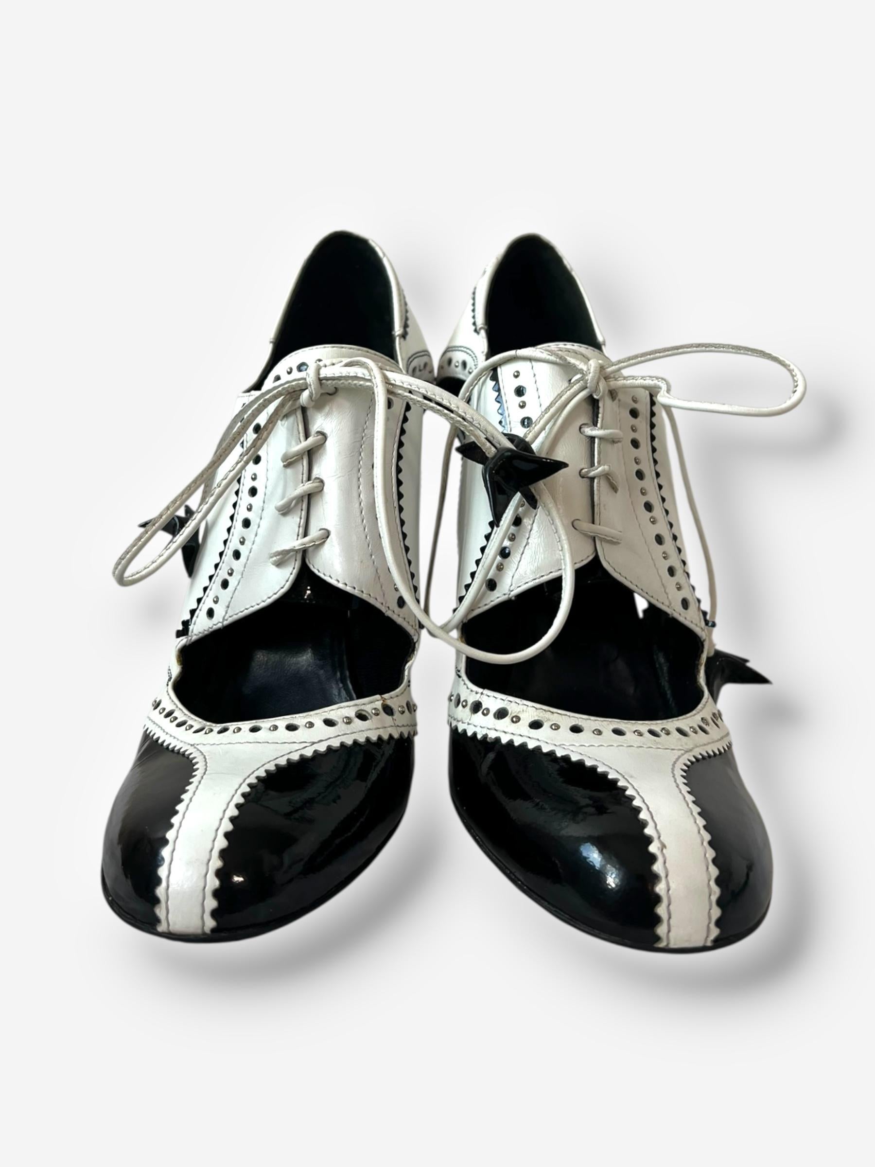 Christian Dior for John Galliano 2004 Spectator Pumps aus Lackleder Damen im Angebot